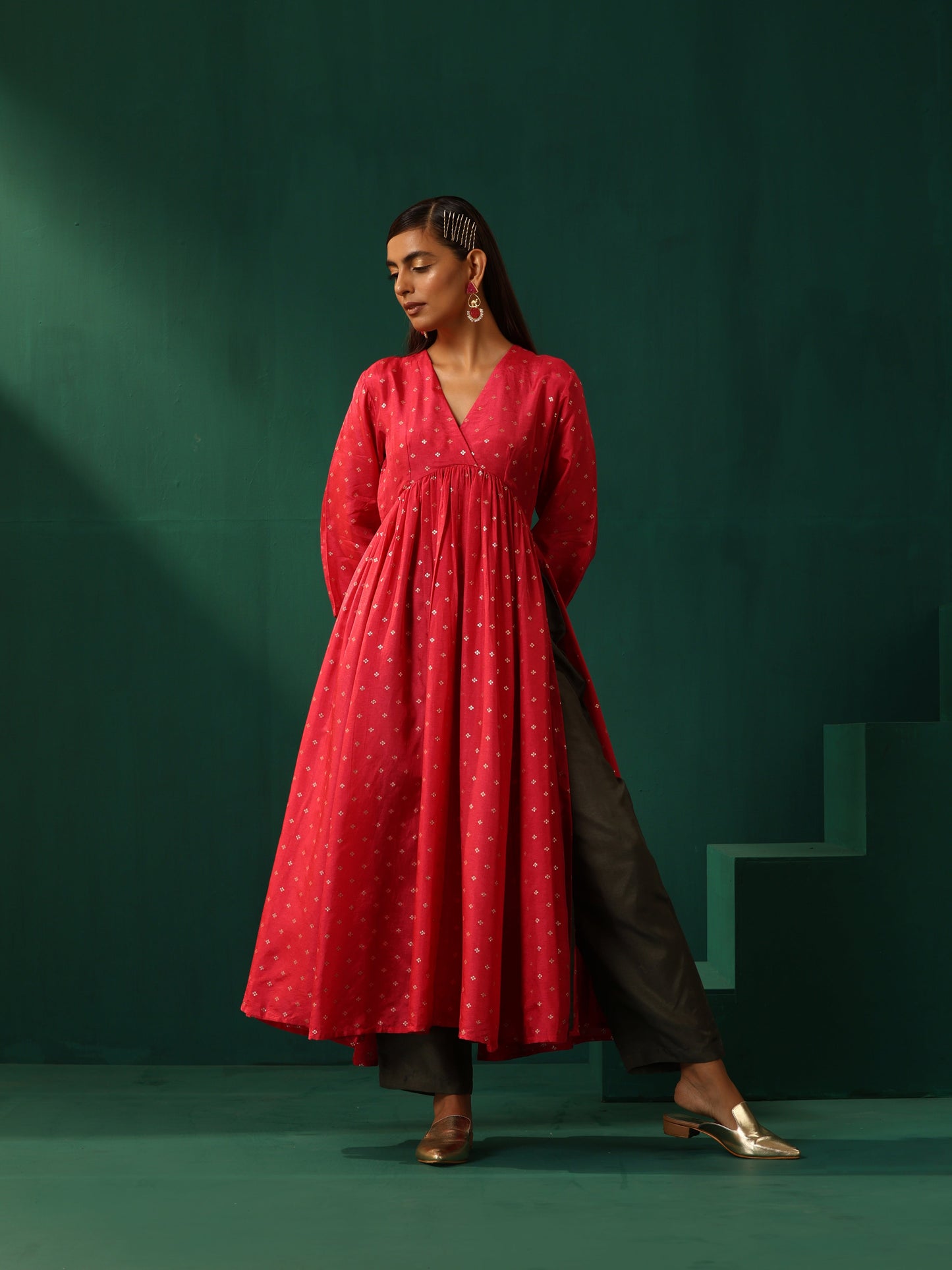 trueBrowns Pink Square Viscose Silk V-Neck Waist Gathered Kurta Pant Set | Swadesiicart
