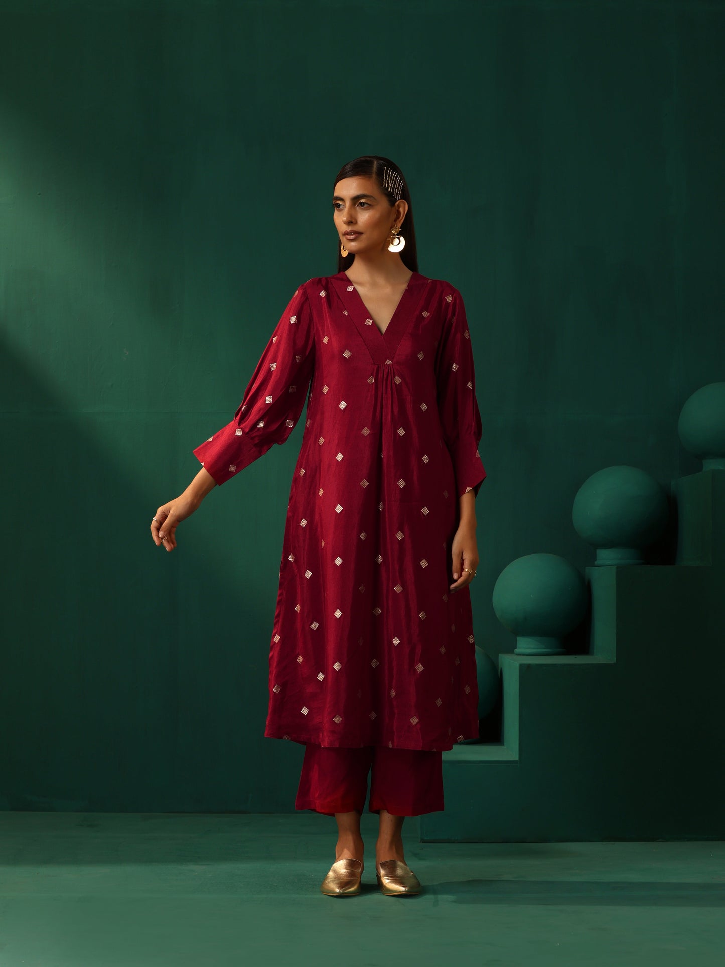 trueBrowns Maroon Diamond Viscose Silk Puff Sleeve Kurta Pant Set | Swadesiicart