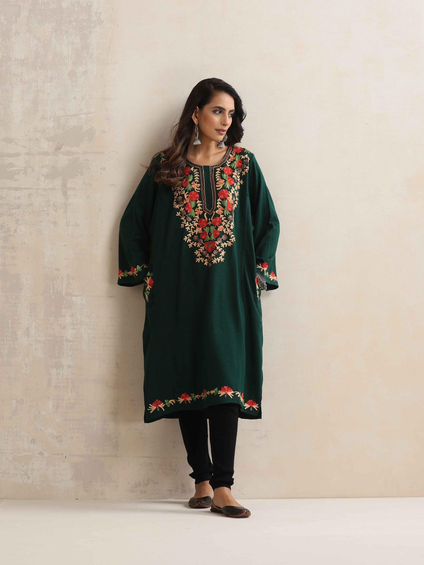 trueBrowns Green Kashmiri Floral Embroidered Woollen Phiran Kurta | Swadesiicart