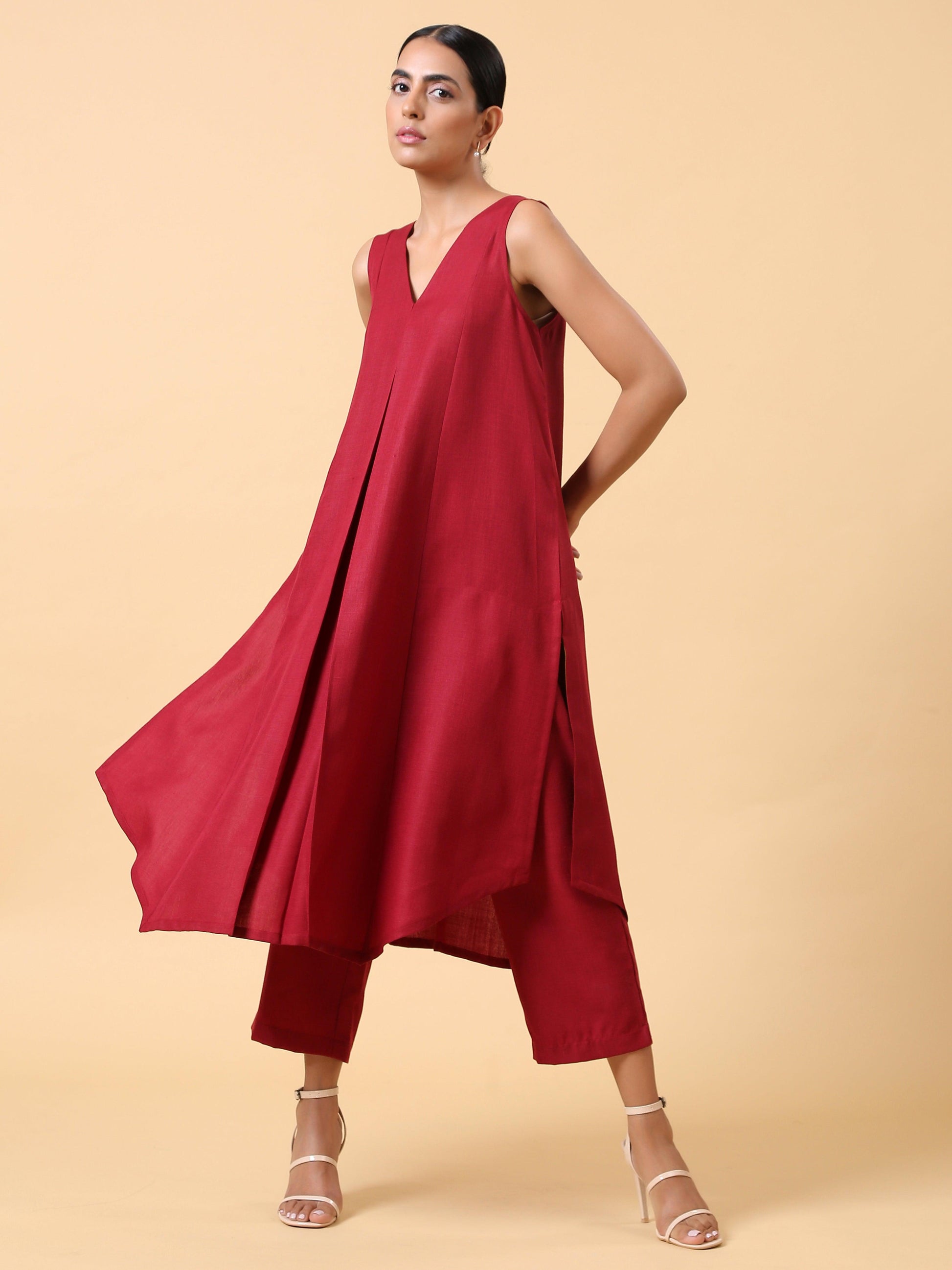 trueBrowns Cotton Linen Maroon Sleeveless Kurta Pant Set | Swadesiicart
