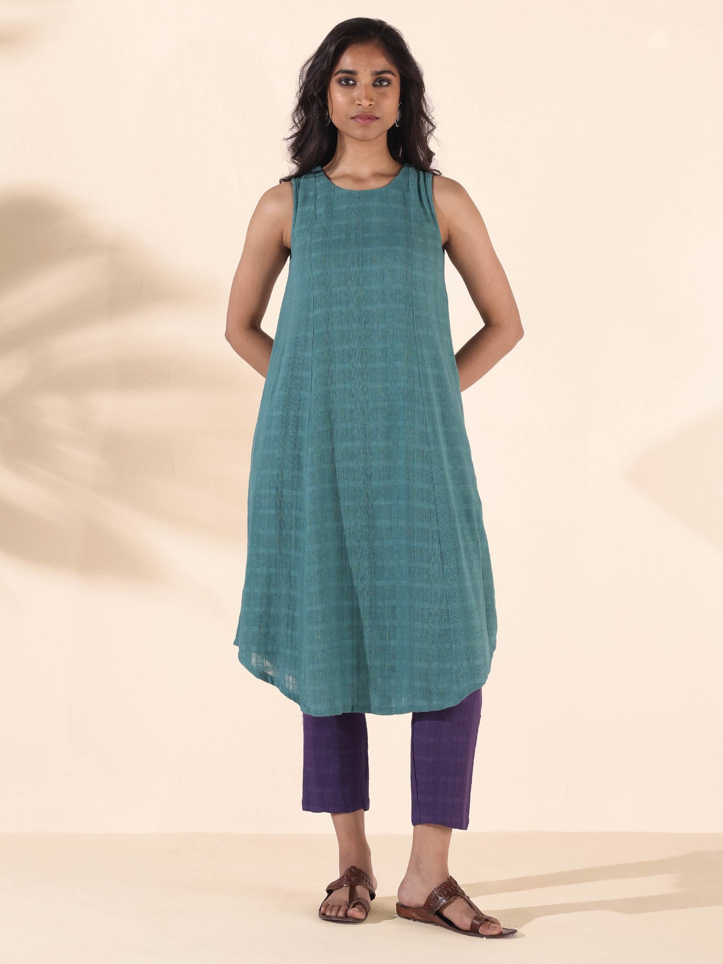 trueBrowns Turquoise Cotton Dobby Sleeveless Kurta Pant Set | Swadesiicart
