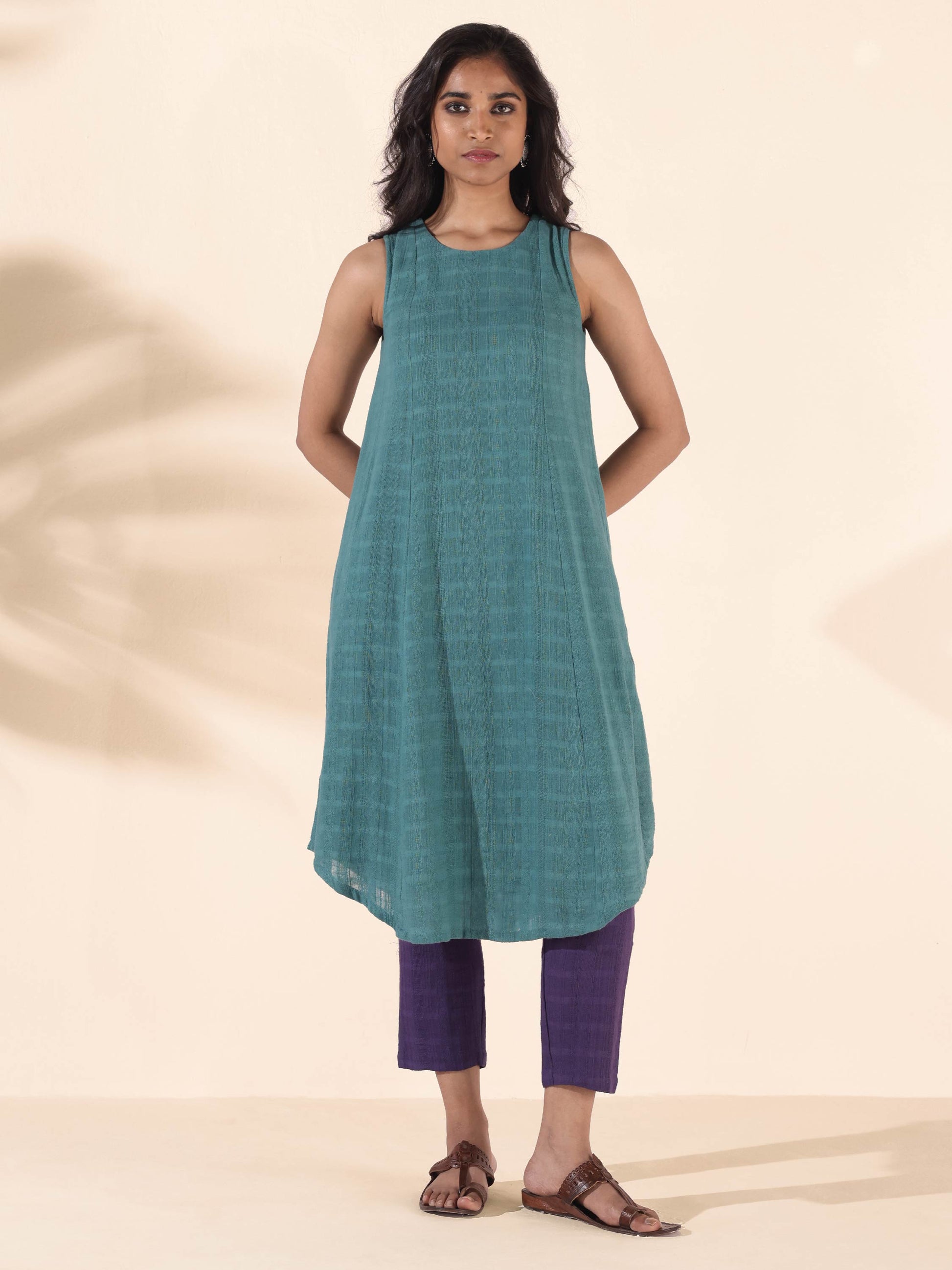 trueBrowns Turquoise Cotton Dobby Sleeveless Kurta Pant Set | Swadesiicart