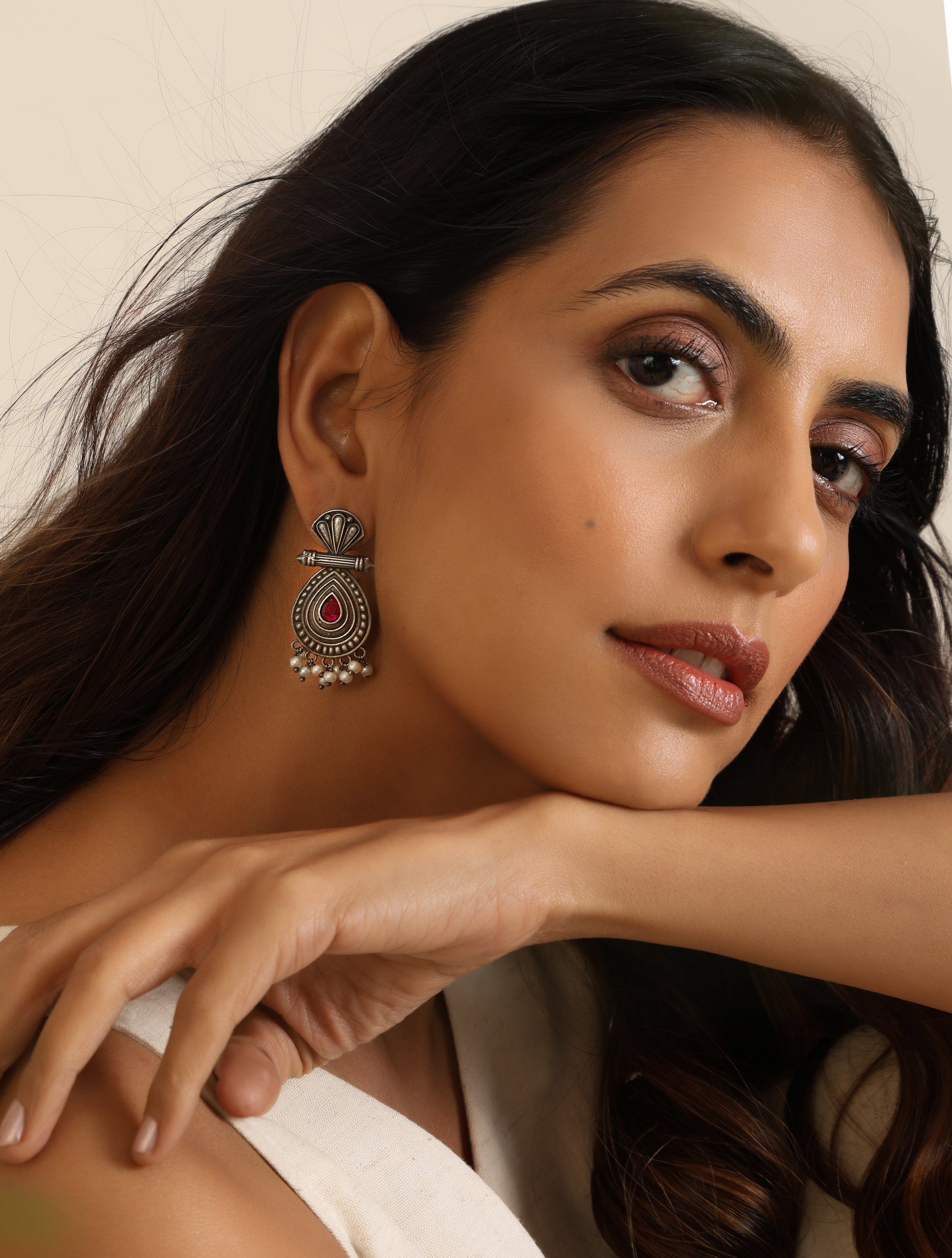 trueBrowns Silver Pearl Bead Earrings | Swadesiicart