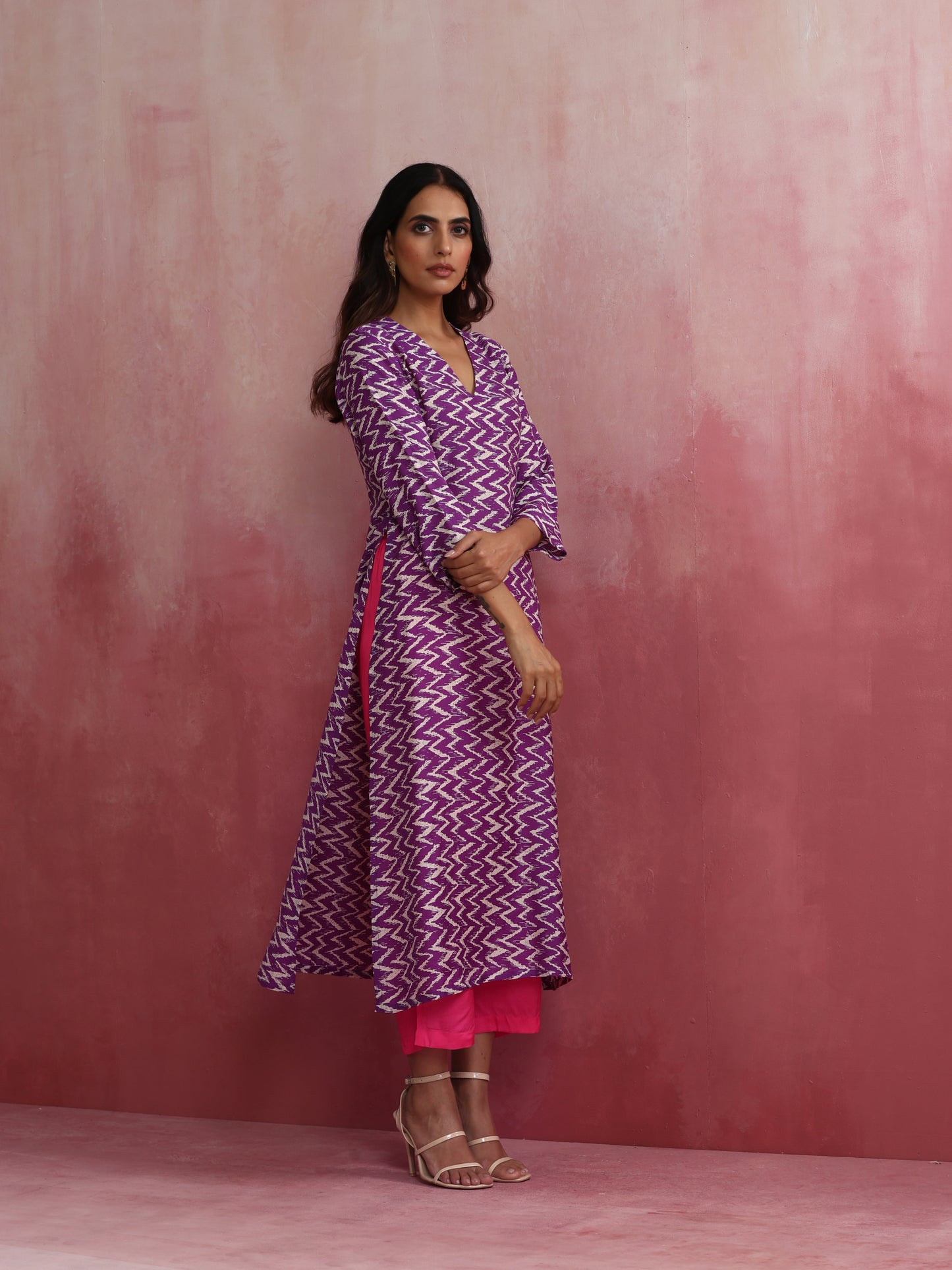 trueBrowns Purple Muslin Silk Printed Kurta Set | Swadesiicart