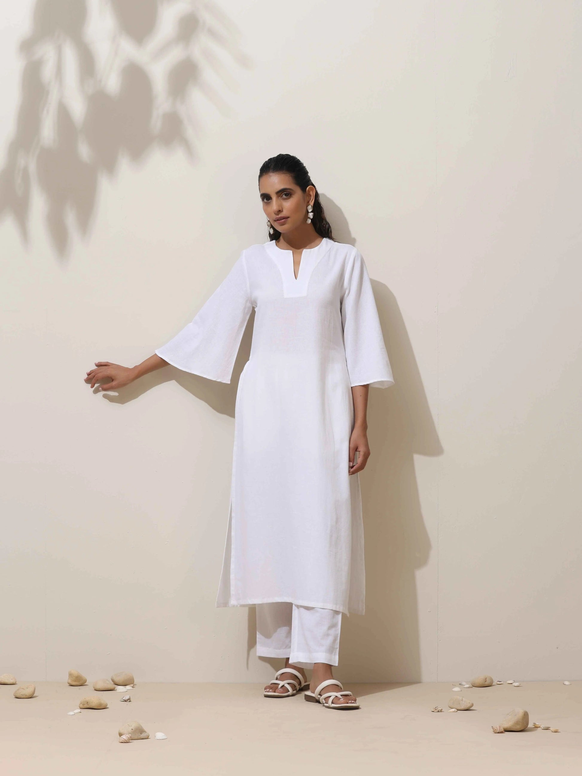 trueBrowns White Cotton Linen Kurta Pant Set | Swadesiicart