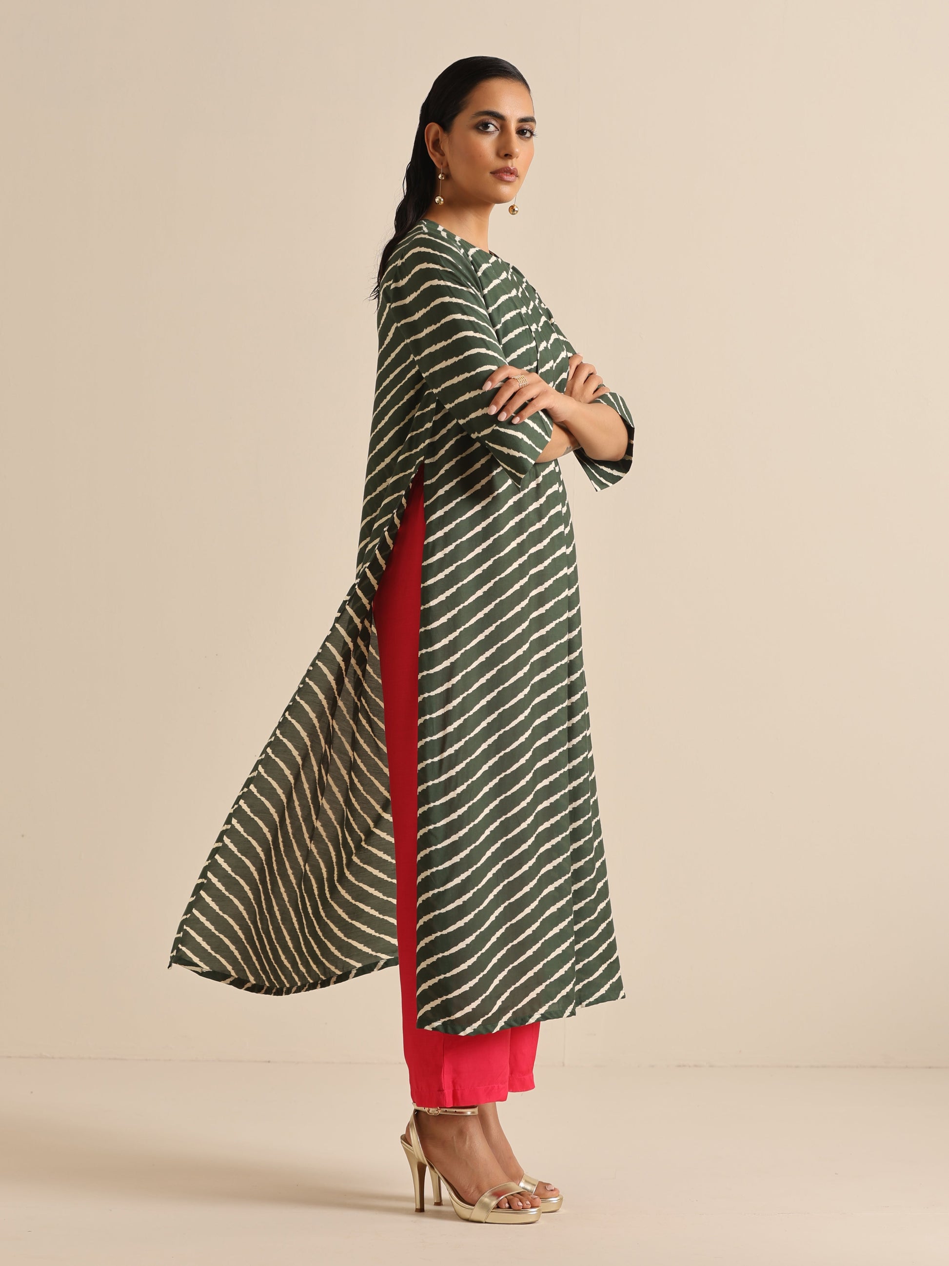 trueBrowns Dark Green Lehariya Printed Silk Kurta Pant Set | Swadesiicart