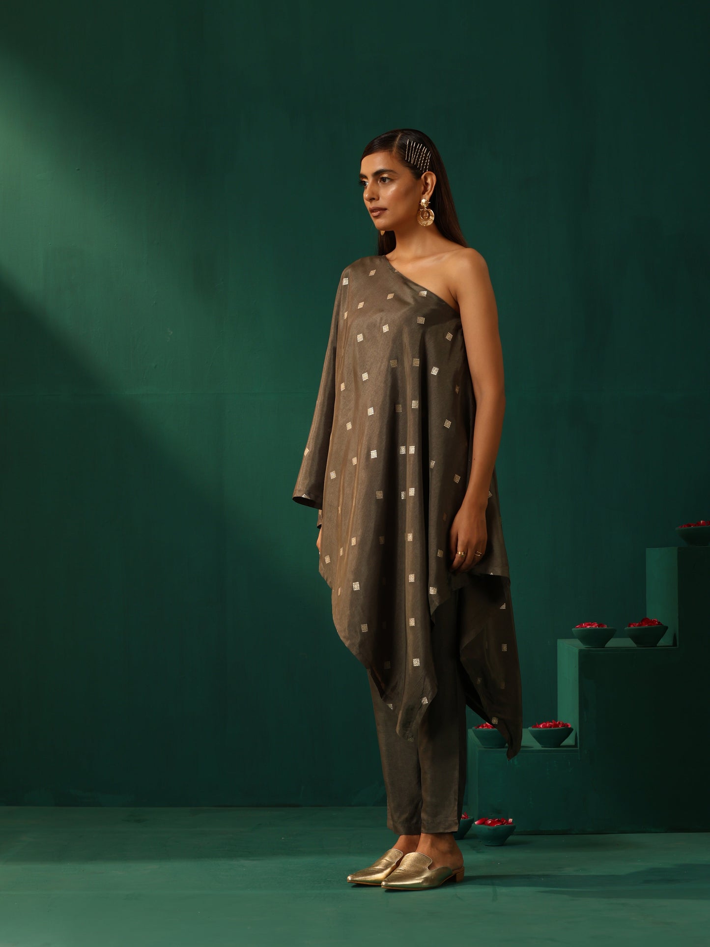 trueBrowns Grey Diamond Viscose Silk One-Shoulder Kurta Pant Set | Swadesiicart
