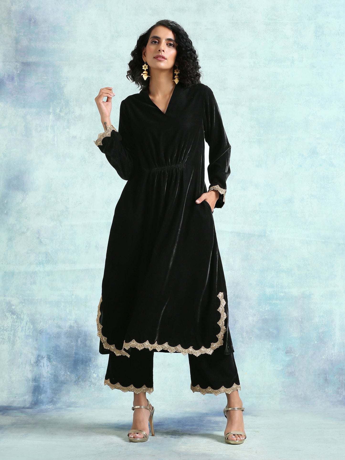 trueBrowns Black Velvet Lace Kurta | Swadesiicart