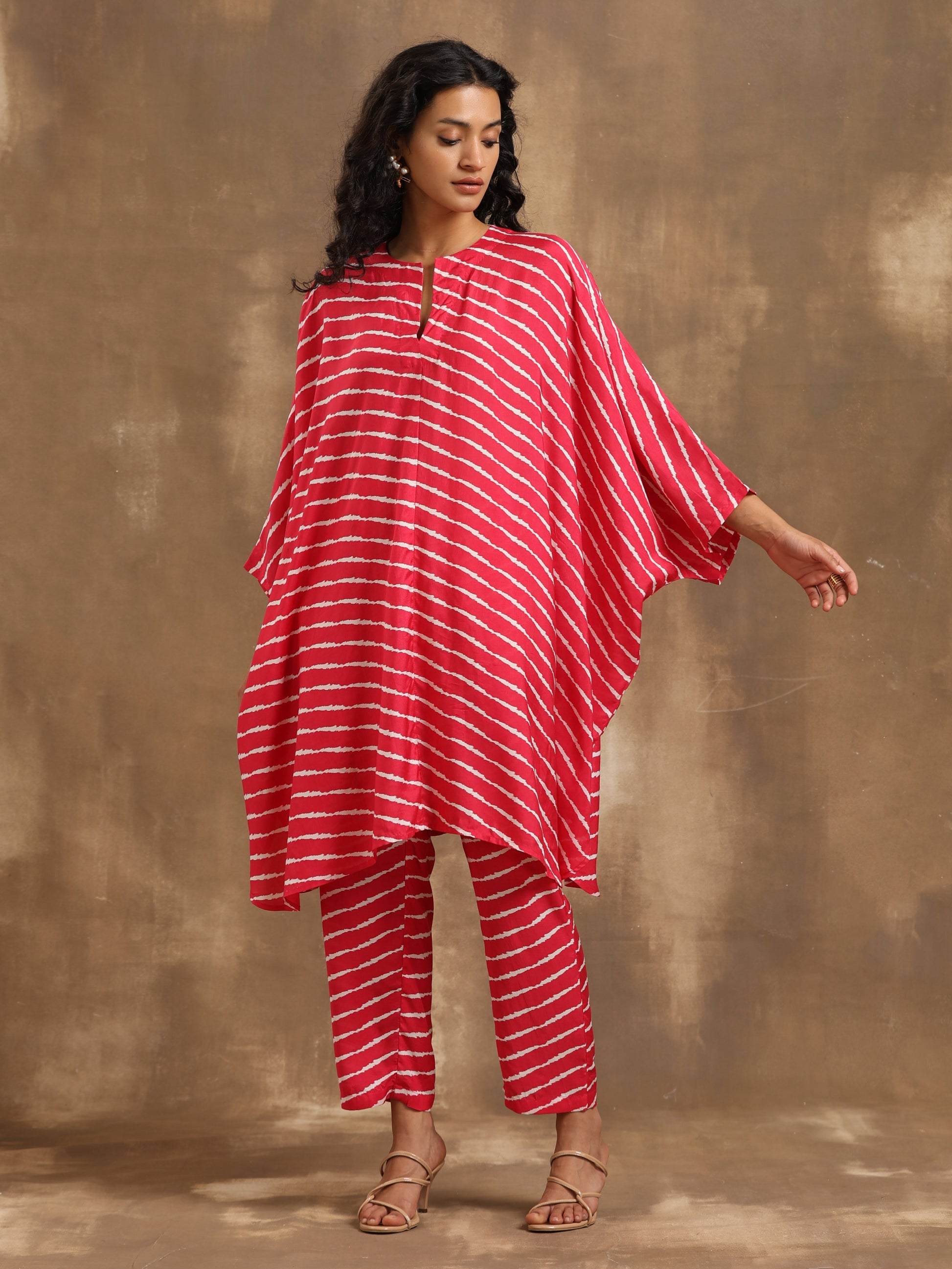 trueBrowns Pink Lehariya Printed Silk Kaftan Co-Ord Set - Swadesiicart