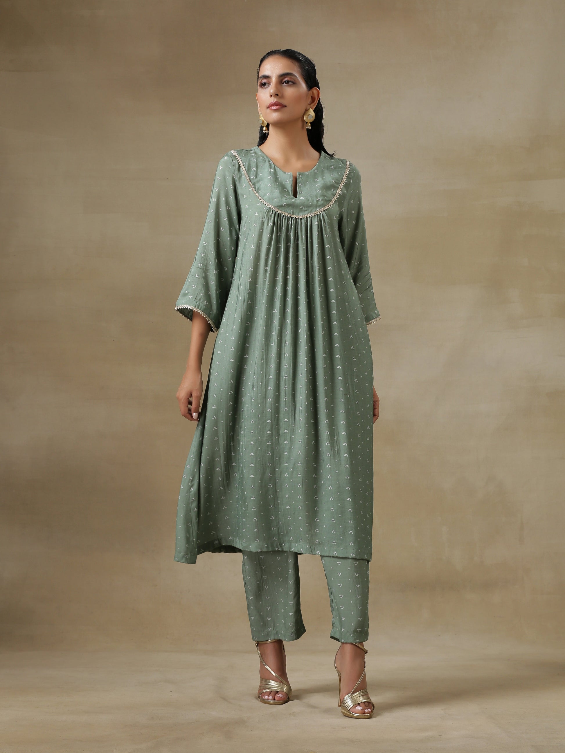 trueBrowns Light Green Bandhani Printed Silk Yoke Kurta Pant Set | Swadesiicart