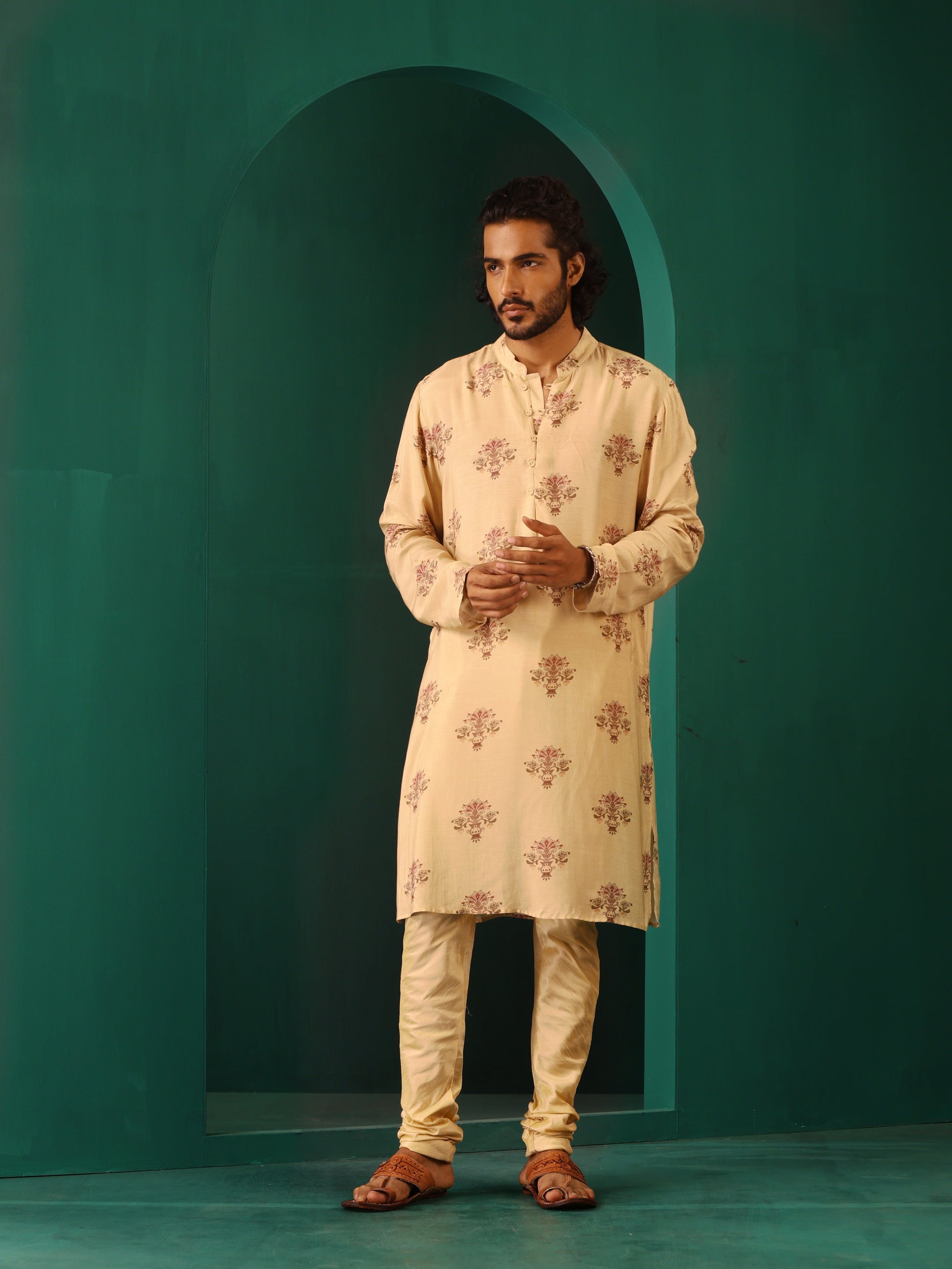 trueBrowns Men's Beige Floral Bunch Muslin Silk Printed Long Kurta | Swadesiicart