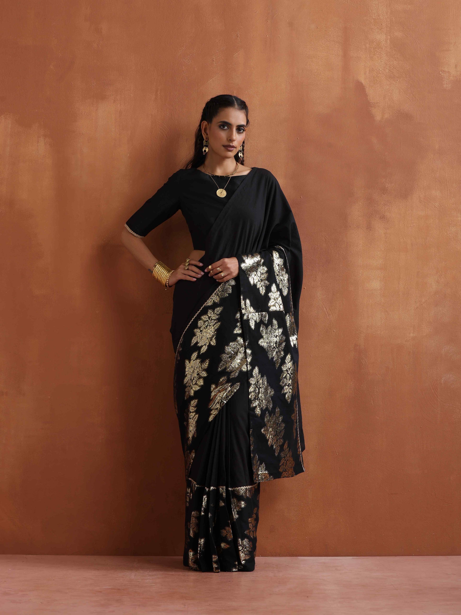 trueBrowns Black Metallic Ready To Wear Saree | Swadesiicart