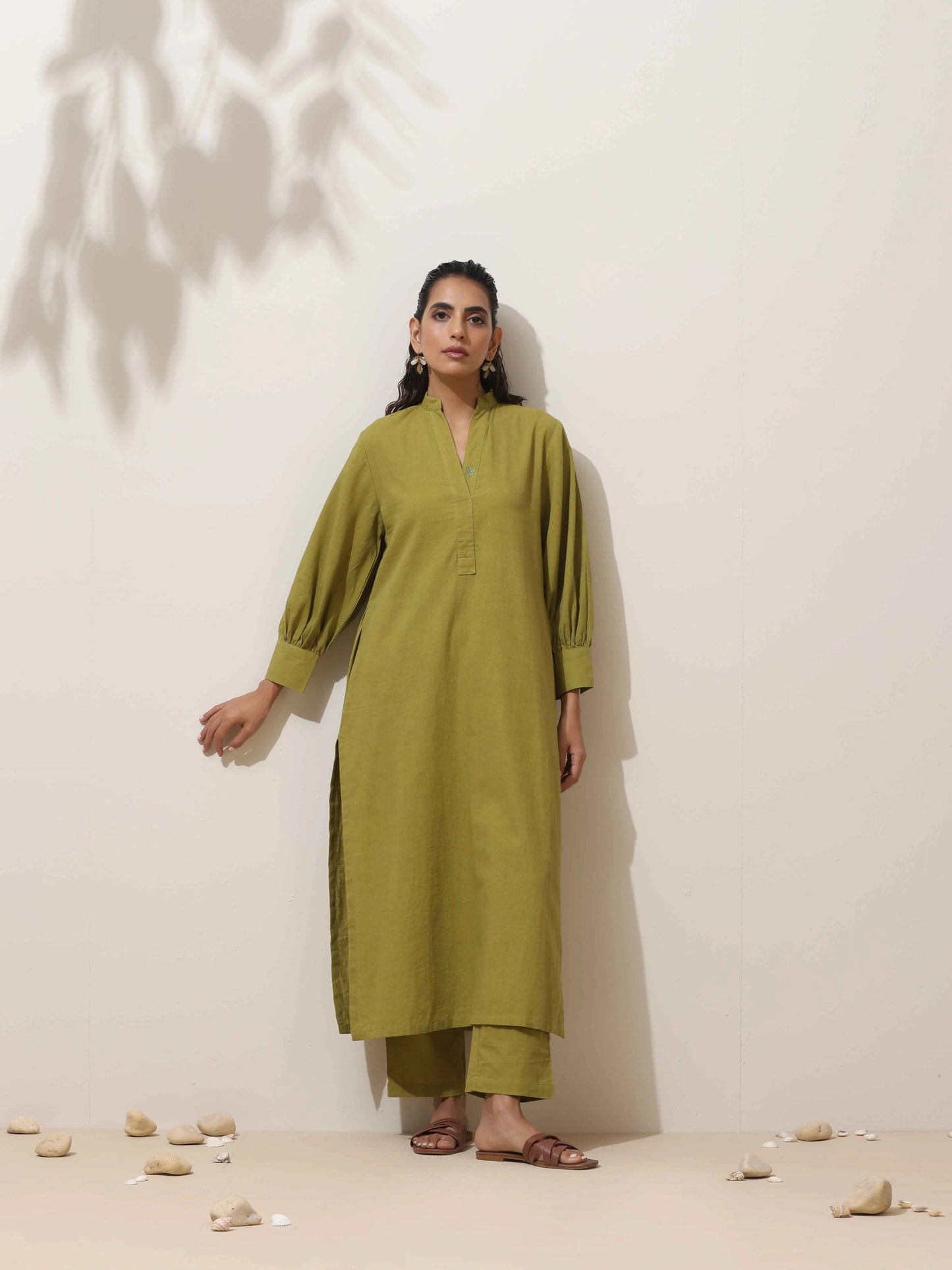 trueBrowns Pear Green Cotton Linen Kurta Pant Set | Swadesiicart
