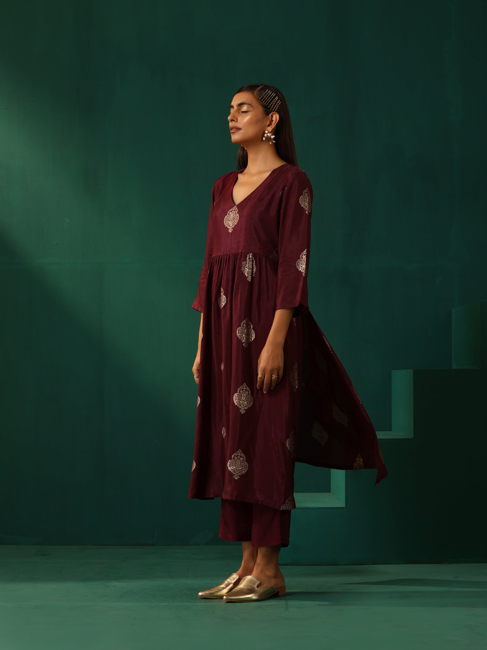 trueBrowns Wine Geometric Viscose Silk High Slit Kurta Pant Set | Swadesiicart