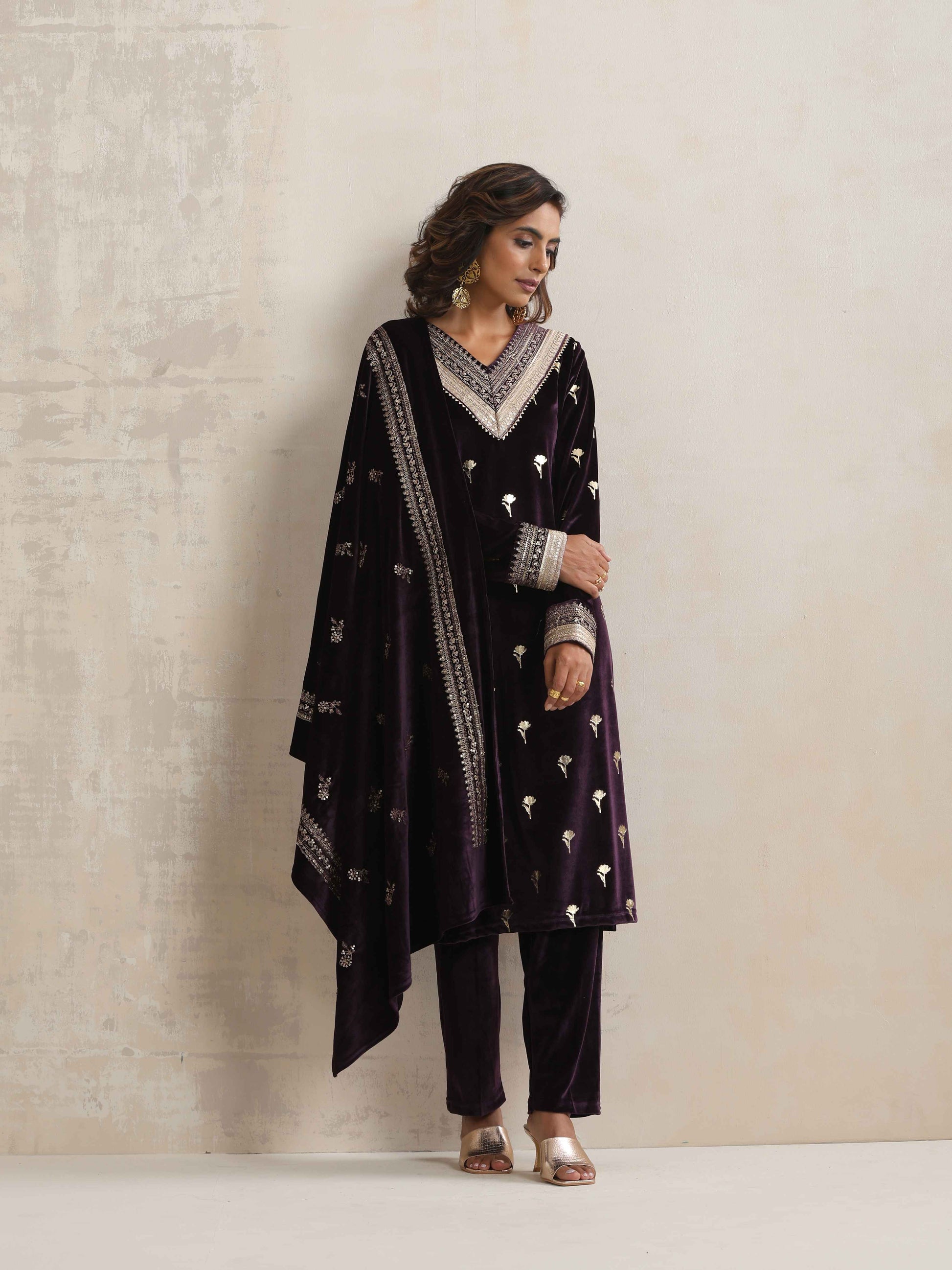 trueBrowns Wine Velvet Floral Embroidered Kurta Pant Dupatta Set | Swadesiicart