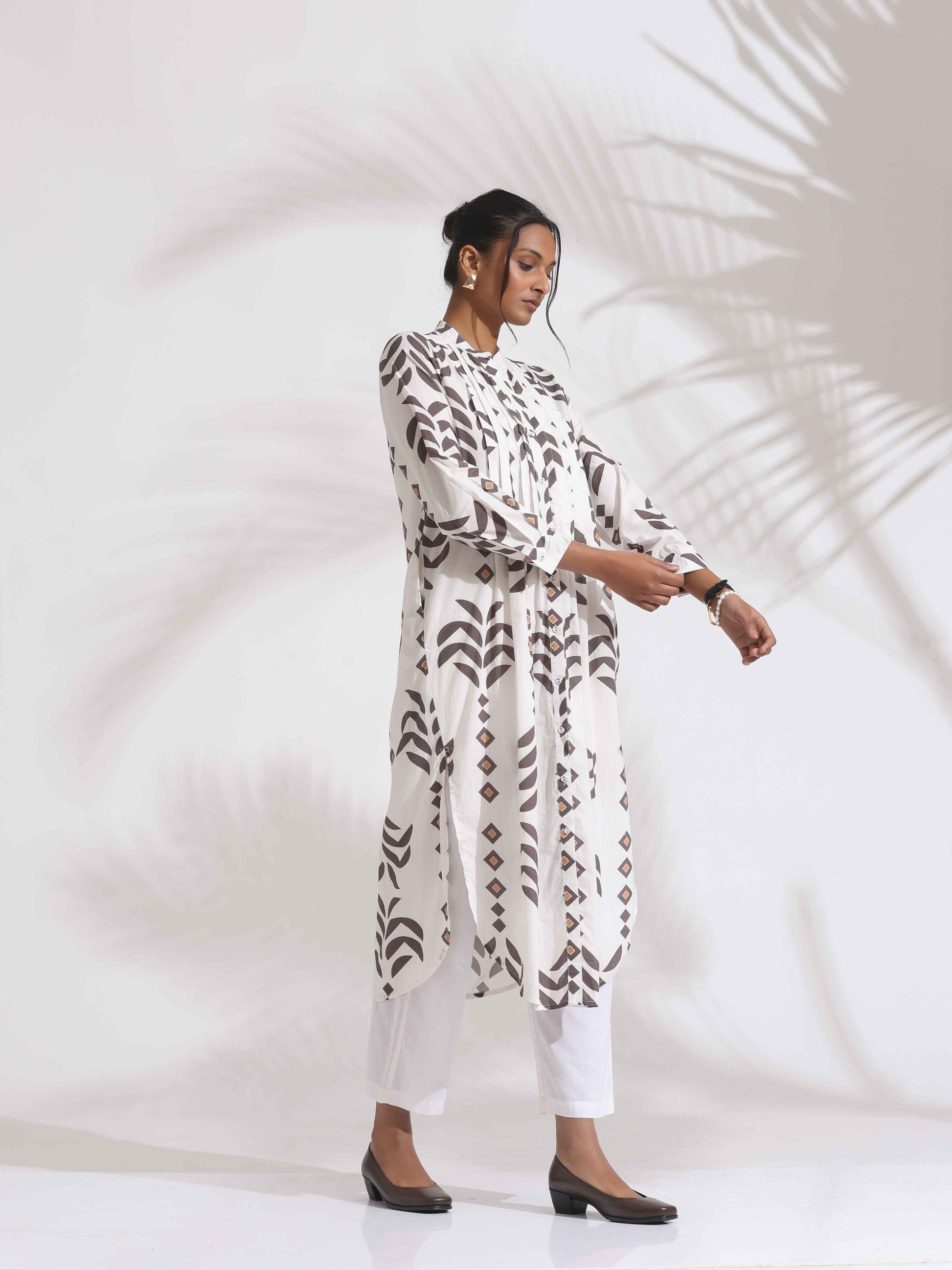 trueBrowns White Cotton Stripe Print Pleated Kurta Set | Swadesiicart