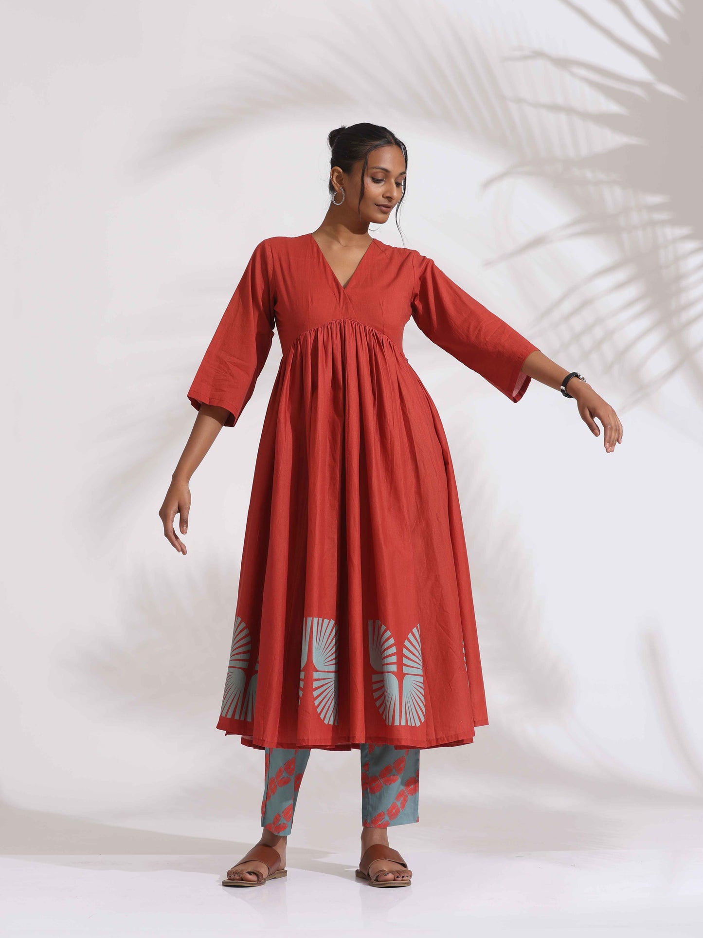 trueBrowns Red Cotton Print Flared Kurta Set | Swadesiicart