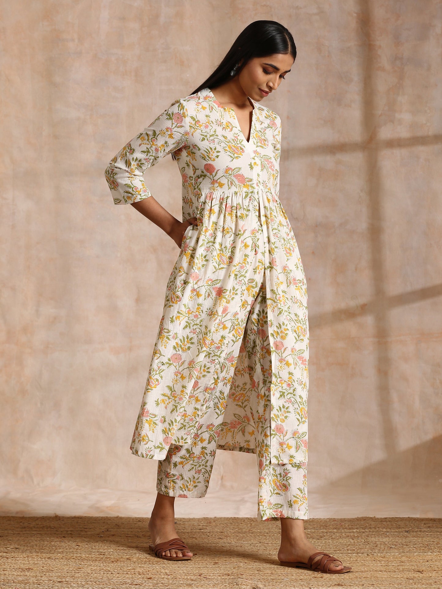 trueBrowns White Multi Color Overall Block Print Cotton Kurta Pant Set | Swadesiicart