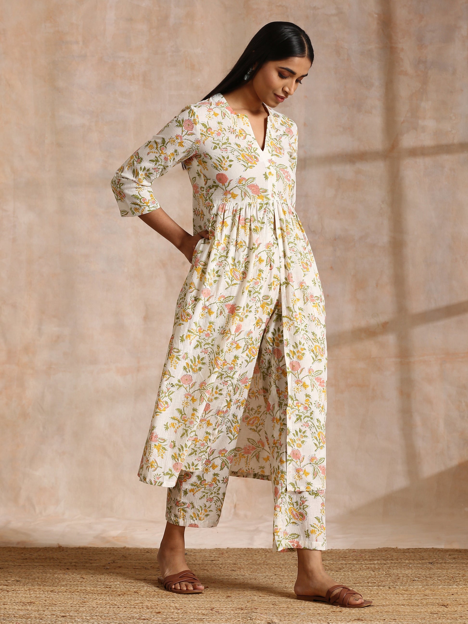 trueBrowns White Multi Color Overall Block Print Cotton Kurta Pant Set | Swadesiicart