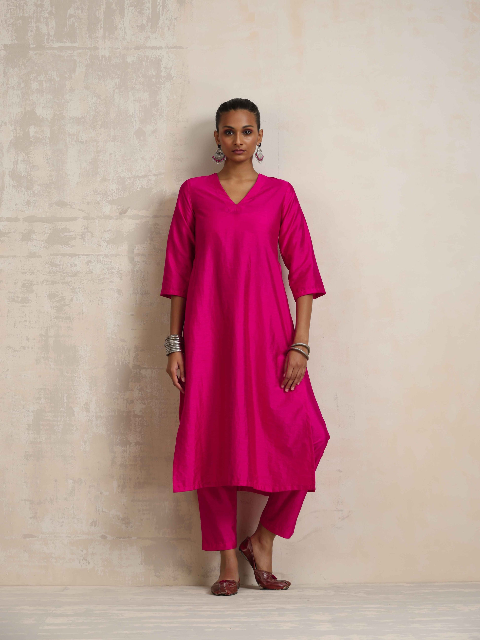 trueBrowns Pink Silk High Slit Kurta Set | Swadesiicart
