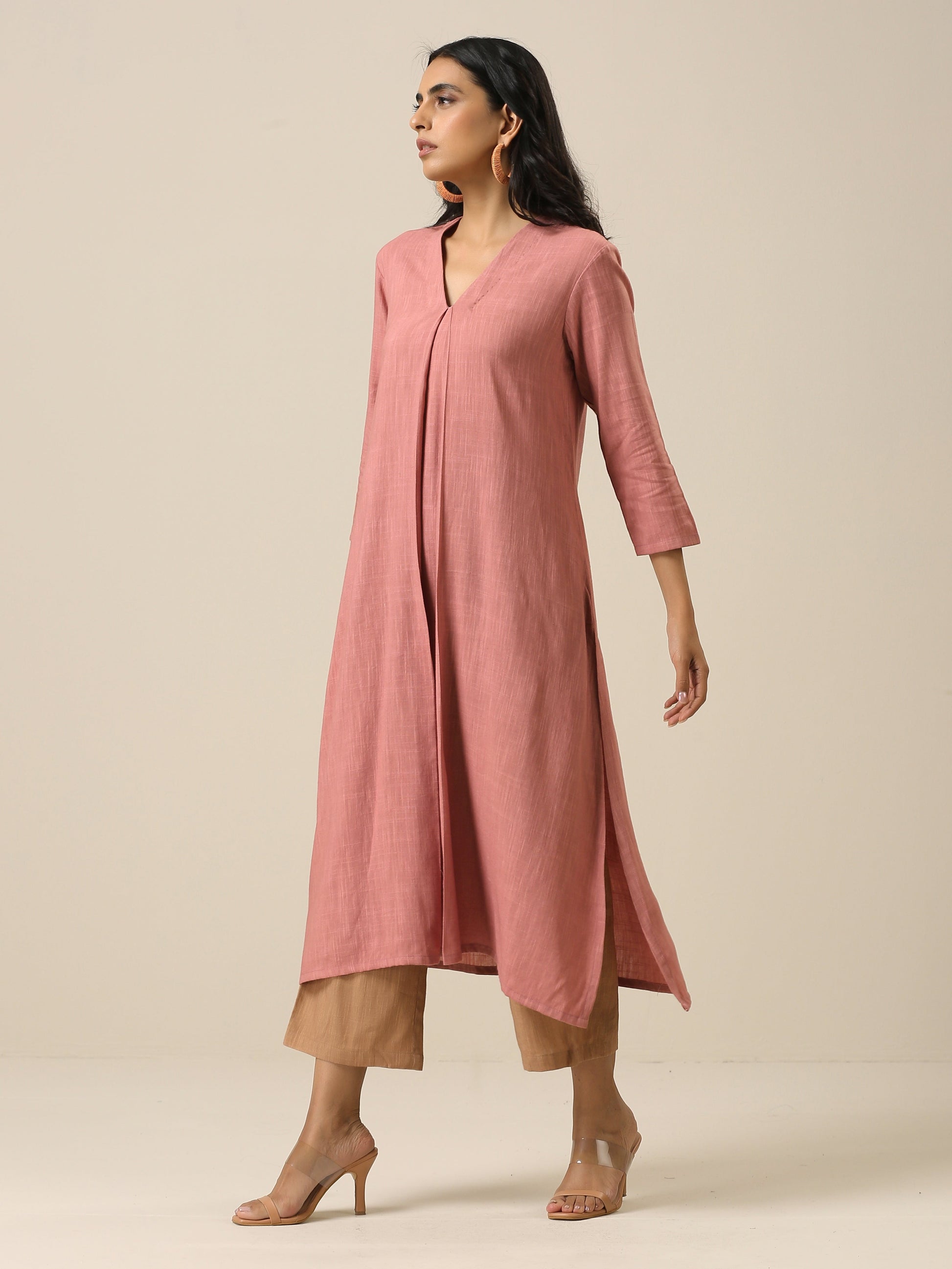 trueBrowns Light Mauve Slub Texture Neck Pleat Kurta Pant Set | Swadesiicart