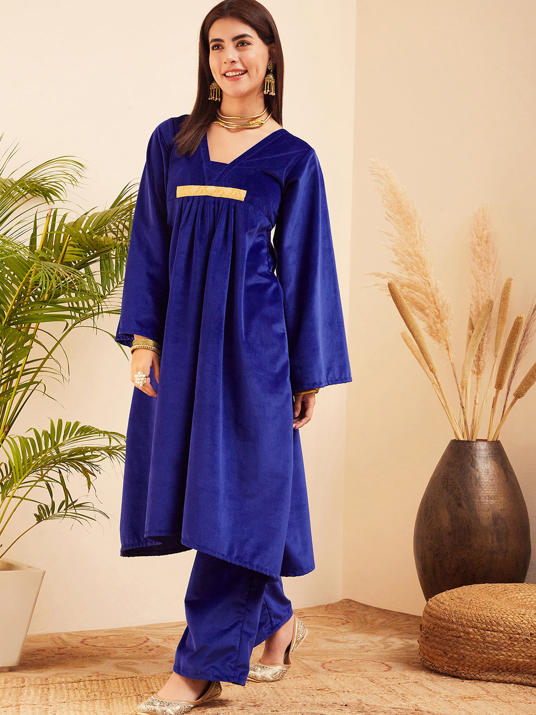 InWeave Women's Royal Blue V Neck Asymmetrical Pleated Velvet Kurta Set - Swadesiicart