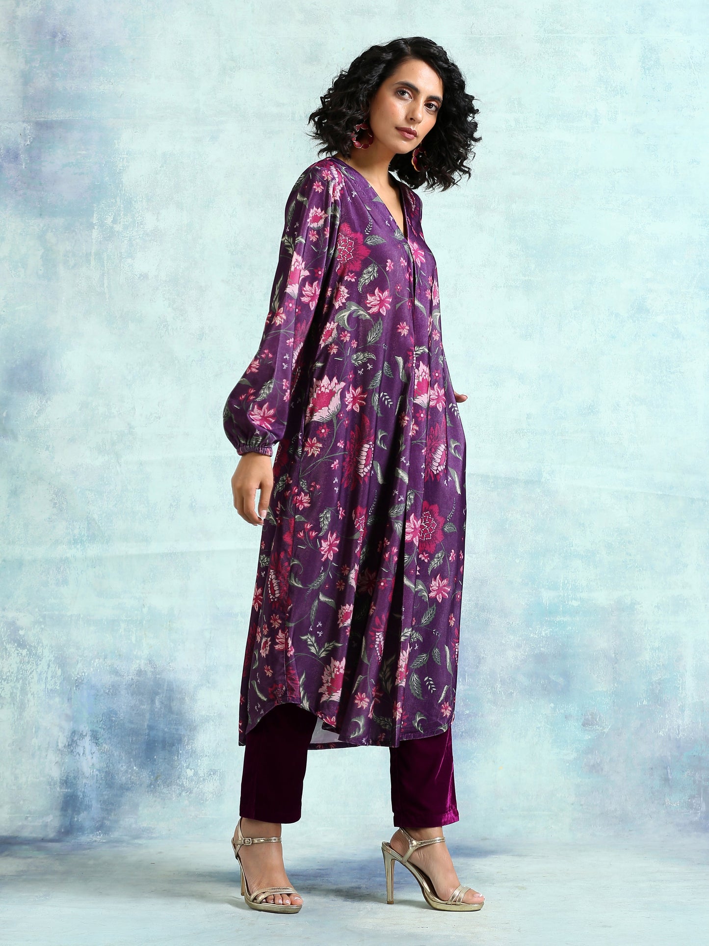 trueBrowns Wine Printed Velvet Neck Pleat Kurta | Swadesiicart