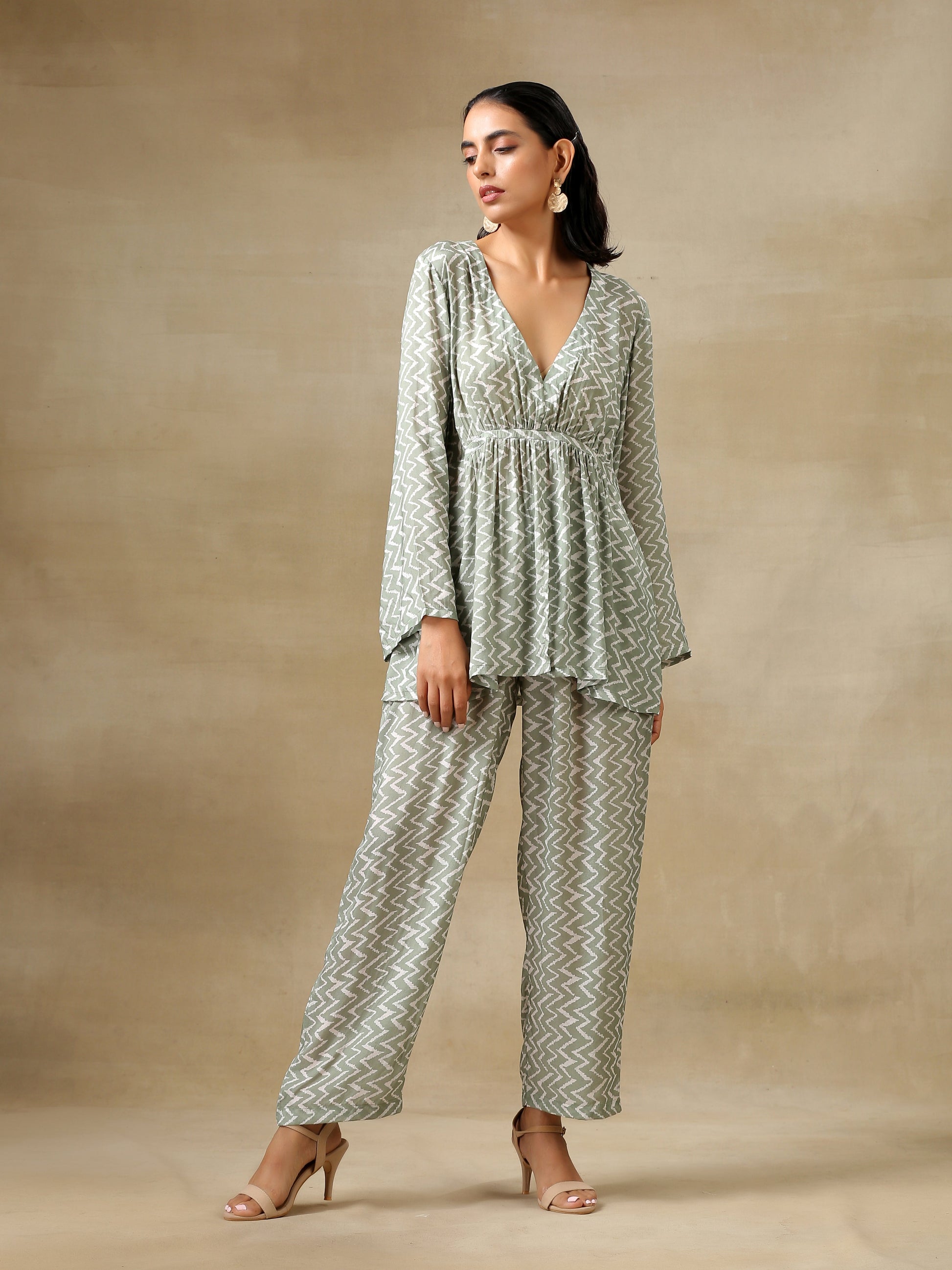 trueBrowns Light Green Bandhani Printed Silk V-Neck Co-Ord Set - Swadesiicart