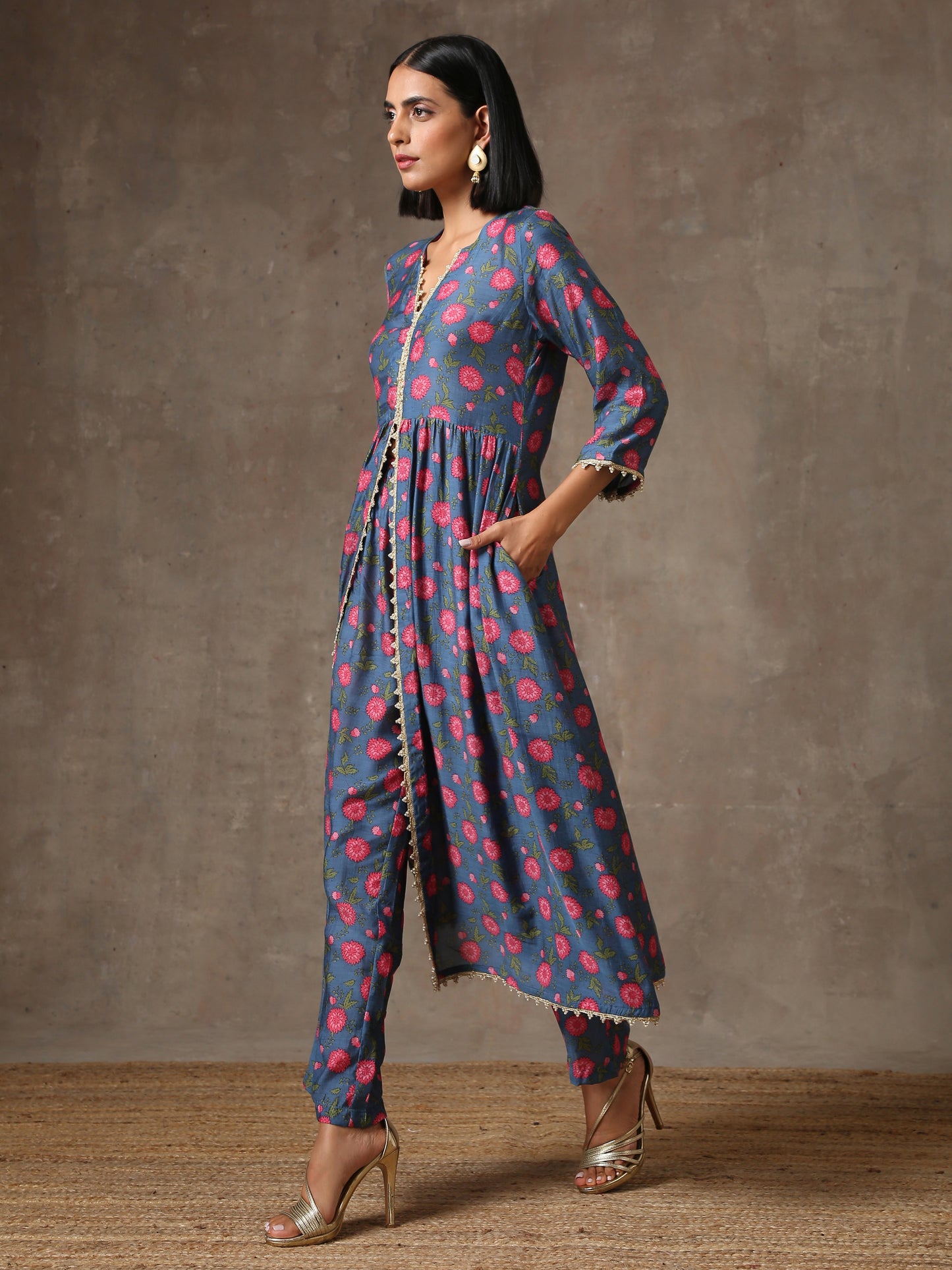 trueBrowns Blue Pink Printed Silk Kurta Pant Set | Swadesiicart