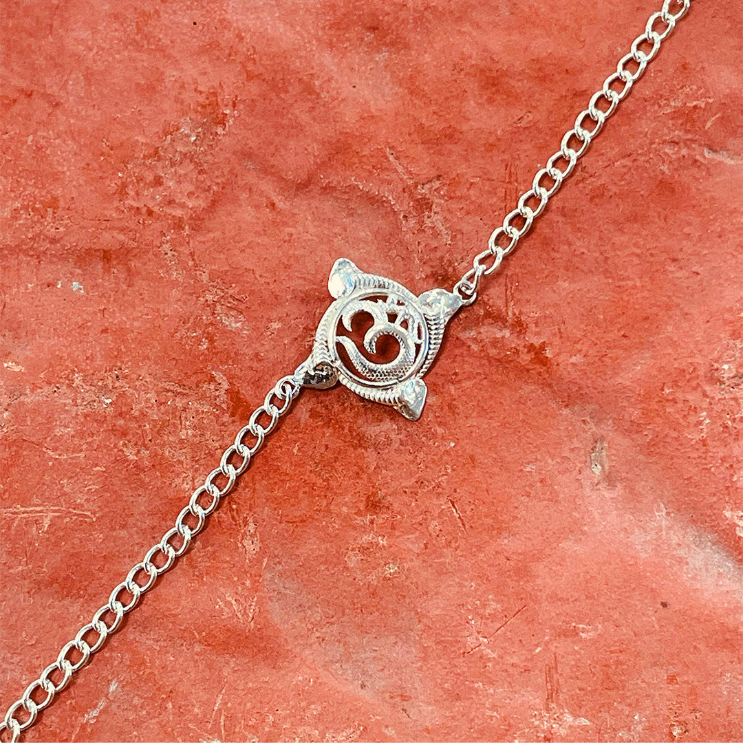 trueBrowns 925 Sterling Silver Textured Om Silver Chain Rakhi | Swadesiicart