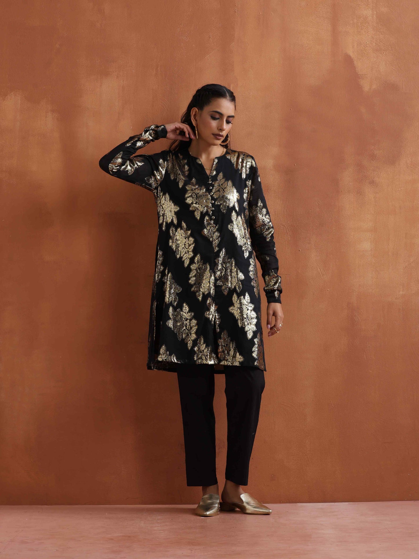 trueBrowns Black Metallic Straight Kurta Co-ord Set - Swadesiicart