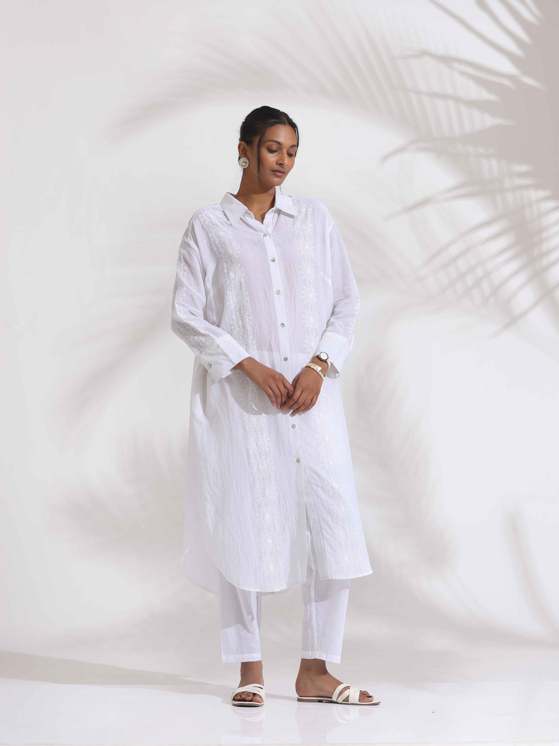 trueBrowns White Cotton Schiffli Shirt Kurta Set | Swadesiicart
