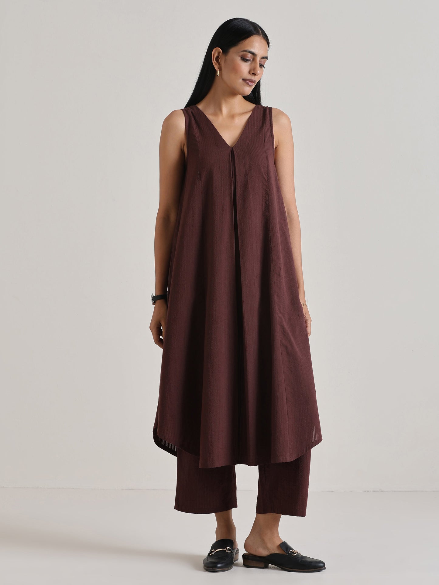 trueBrowns Cola Brown Sleeveless Flared Kurta Pant Set | Swadesiicart