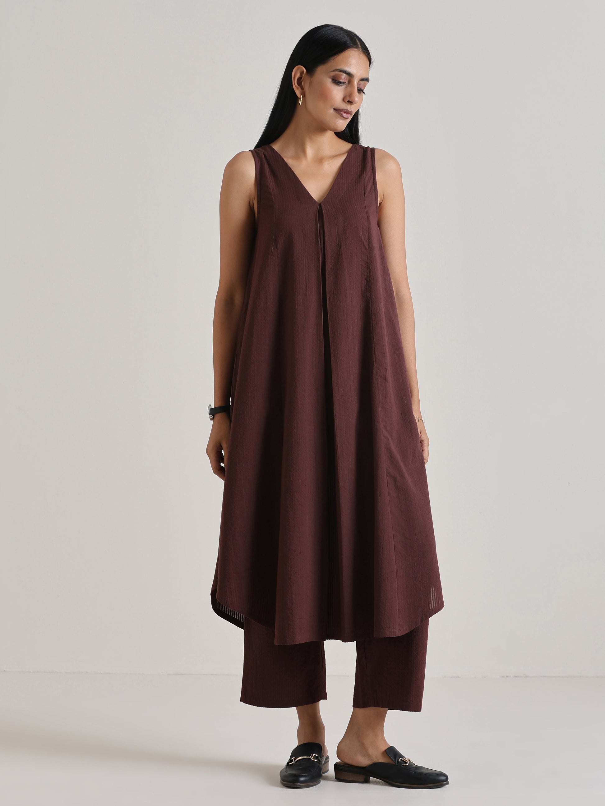 trueBrowns Cola Brown Sleeveless Flared Kurta Pant Set | Swadesiicart