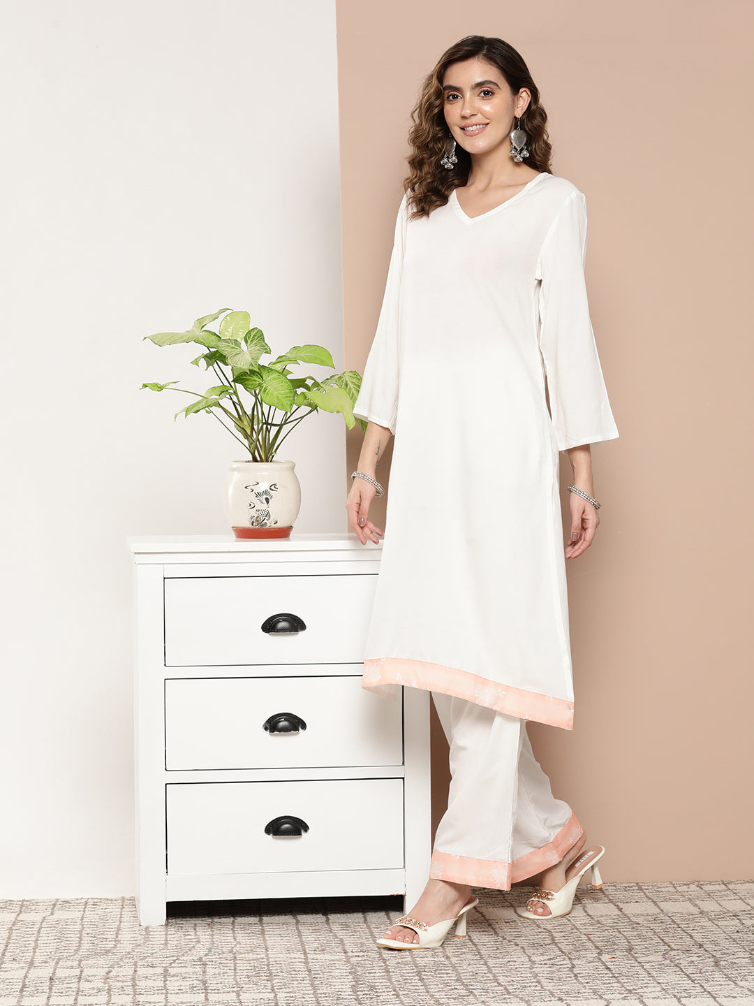 InWeave Women's Cream Straight Kurta Set W Peach White Print Organza Dupatta - Swadesiicart