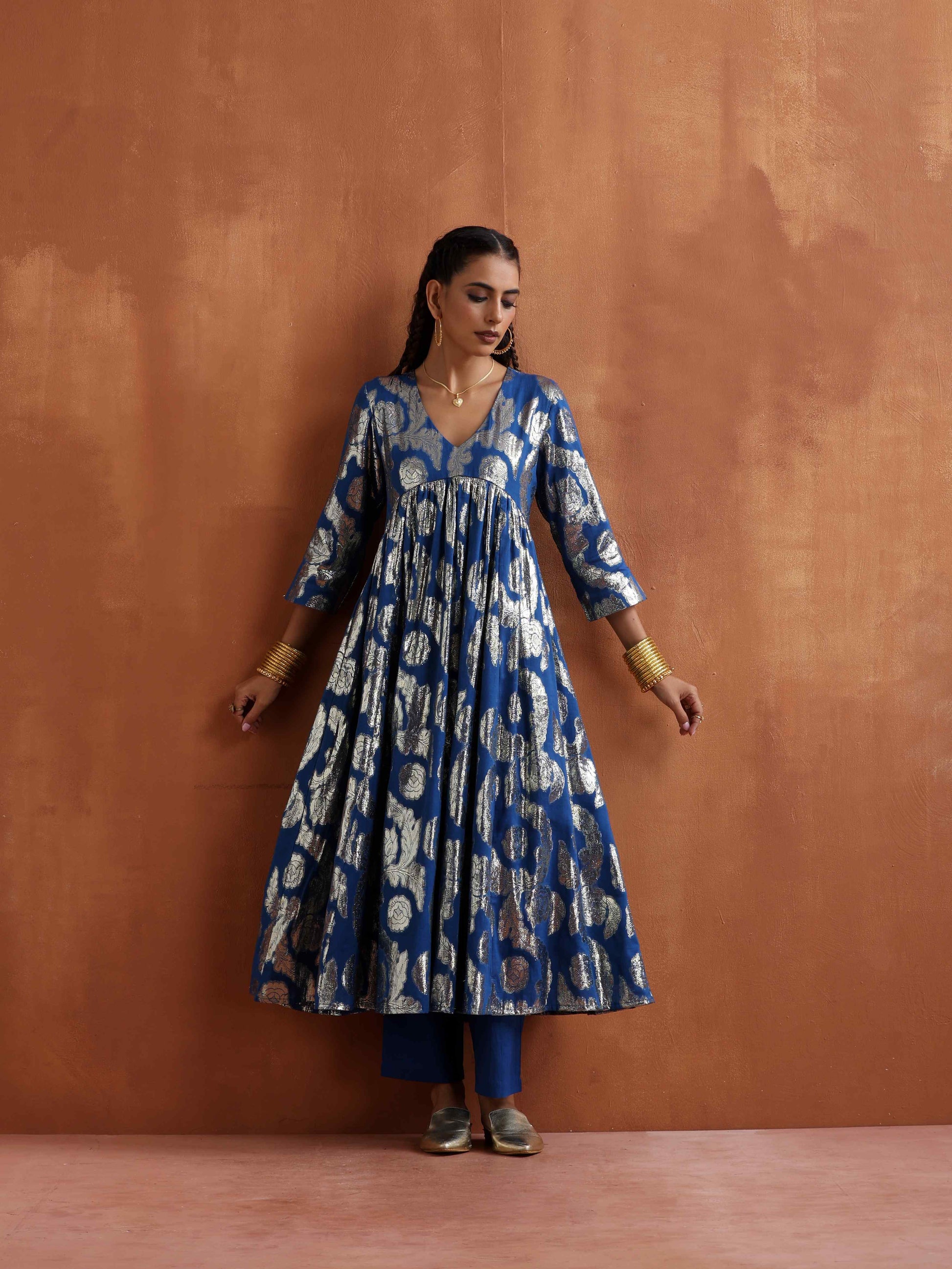trueBrowns Blue Metallic Flared Anarkali Kurta Set | Swadesiicart
