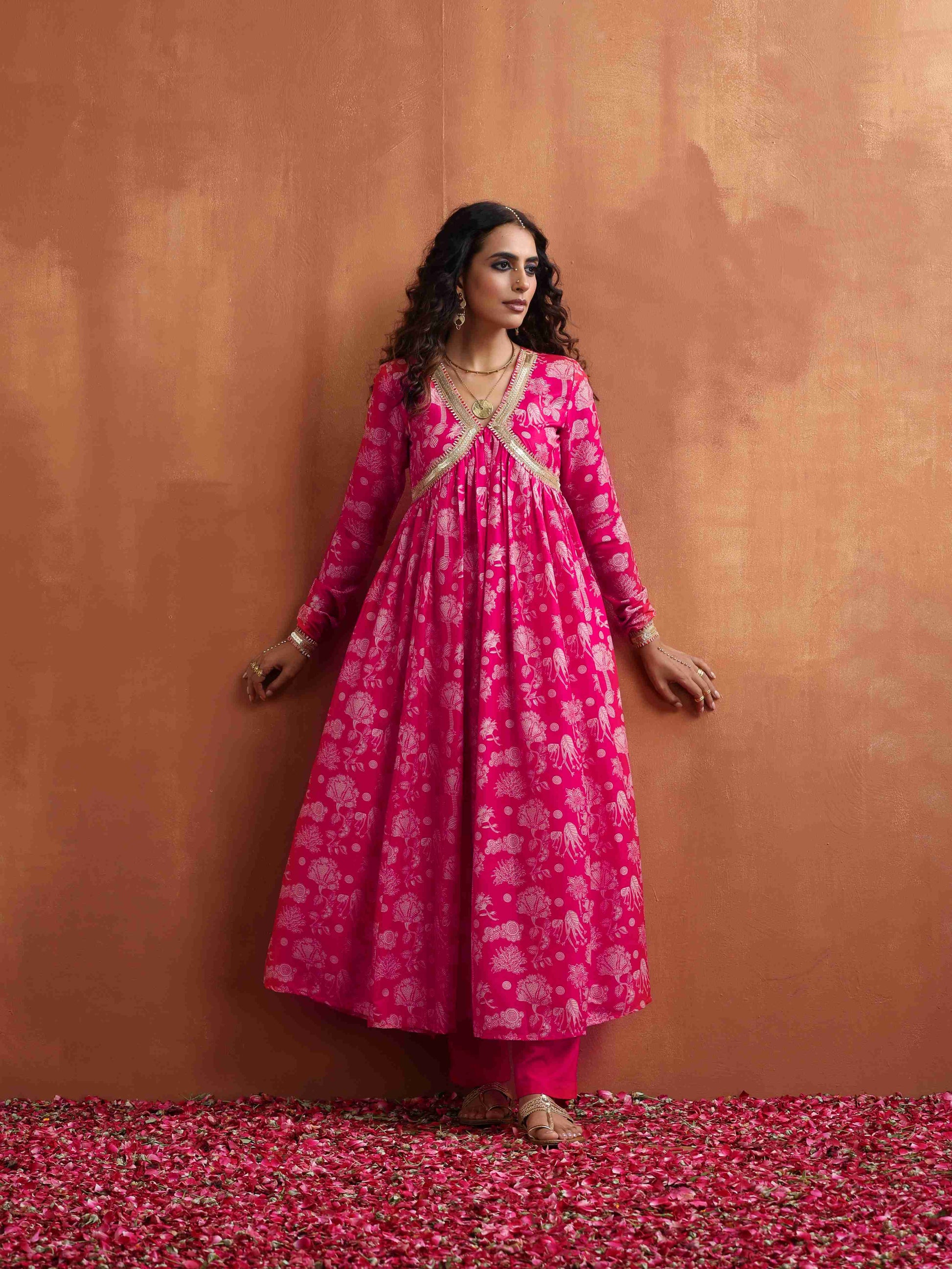 trueBrowns Red Print Flared Anarkali Kurta Set | Swadesiicart