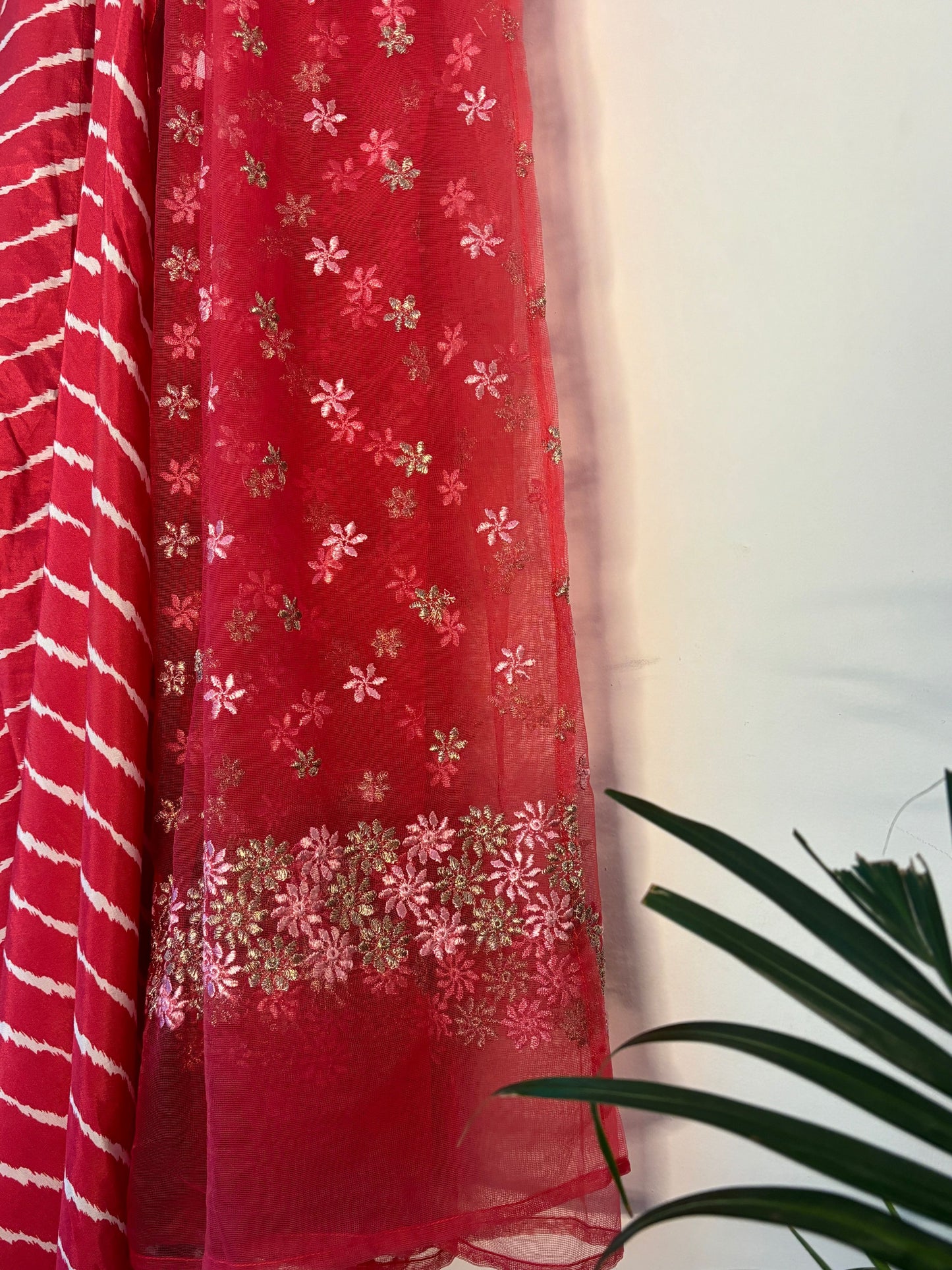 trueBrowns Pink Leheriya Saree | Swadesiicart