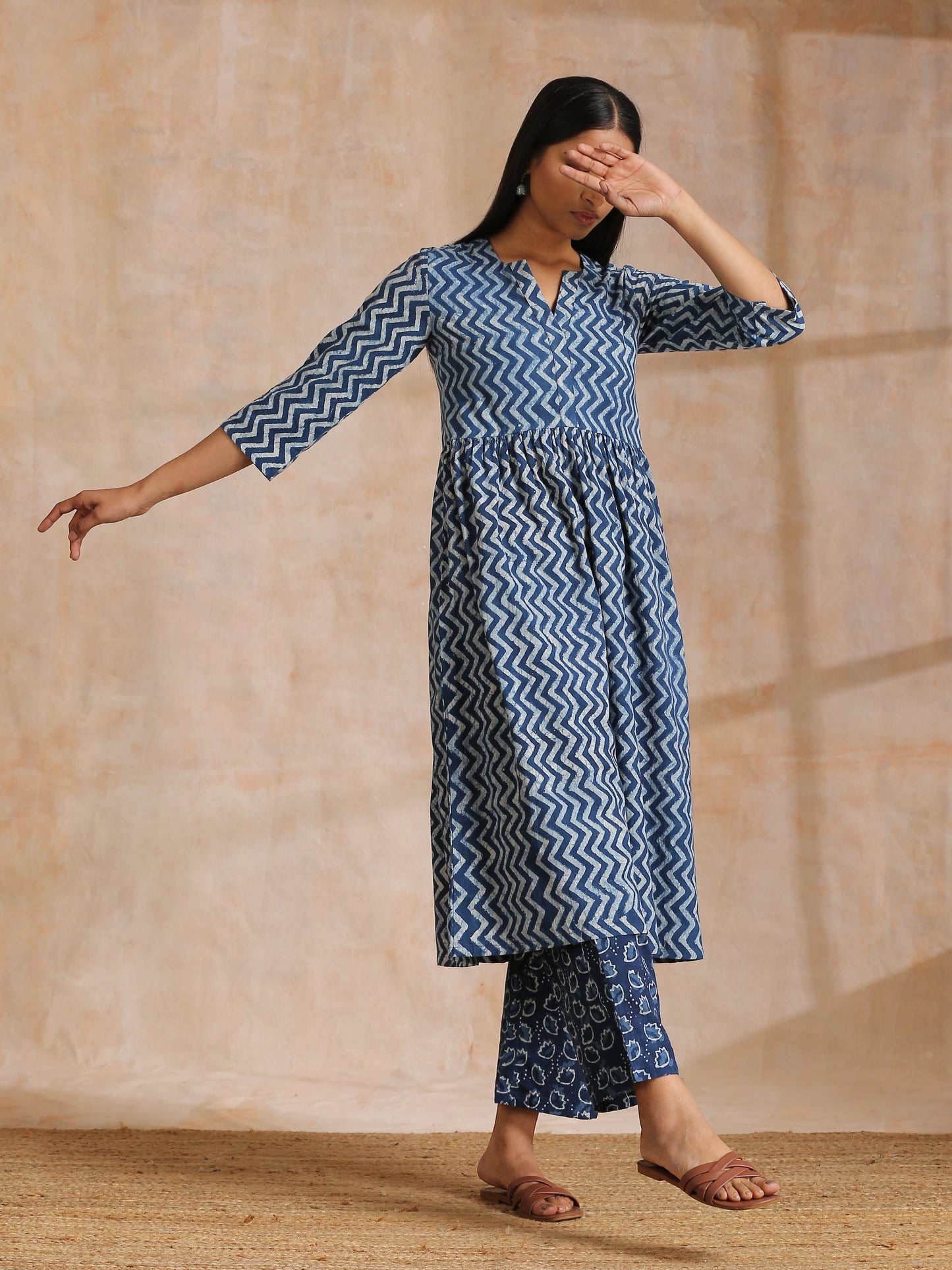 trueBrowns Indigo Dabu Zig-Zag Lines Print Cotton Flared Kurta Pant Set | Swadesiicart
