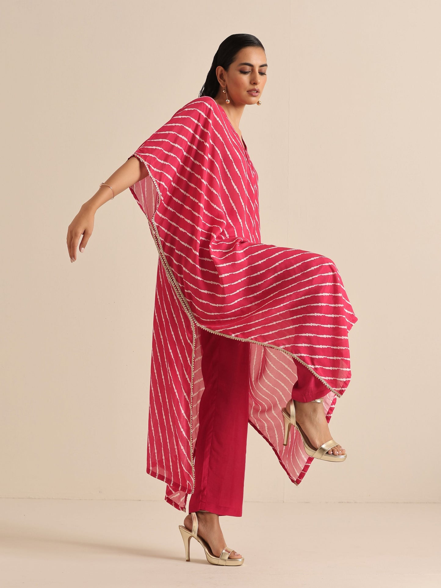 trueBrowns Pink Lehariya Printed Silk Kaftan Pant Set | Swadesiicart