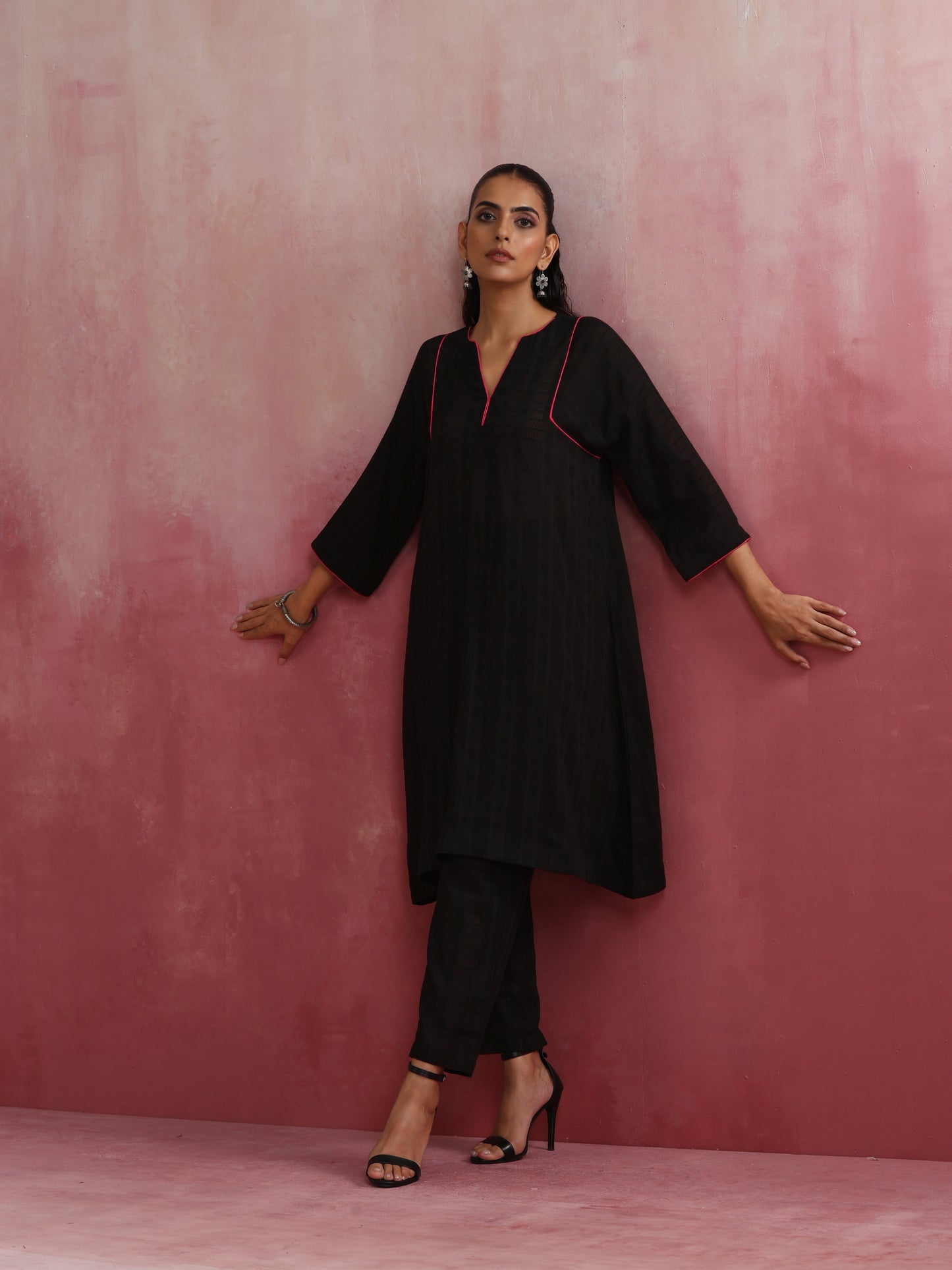 trueBrowns Black Cotton Dobby Kurta Co-ord set - Swadesiicart