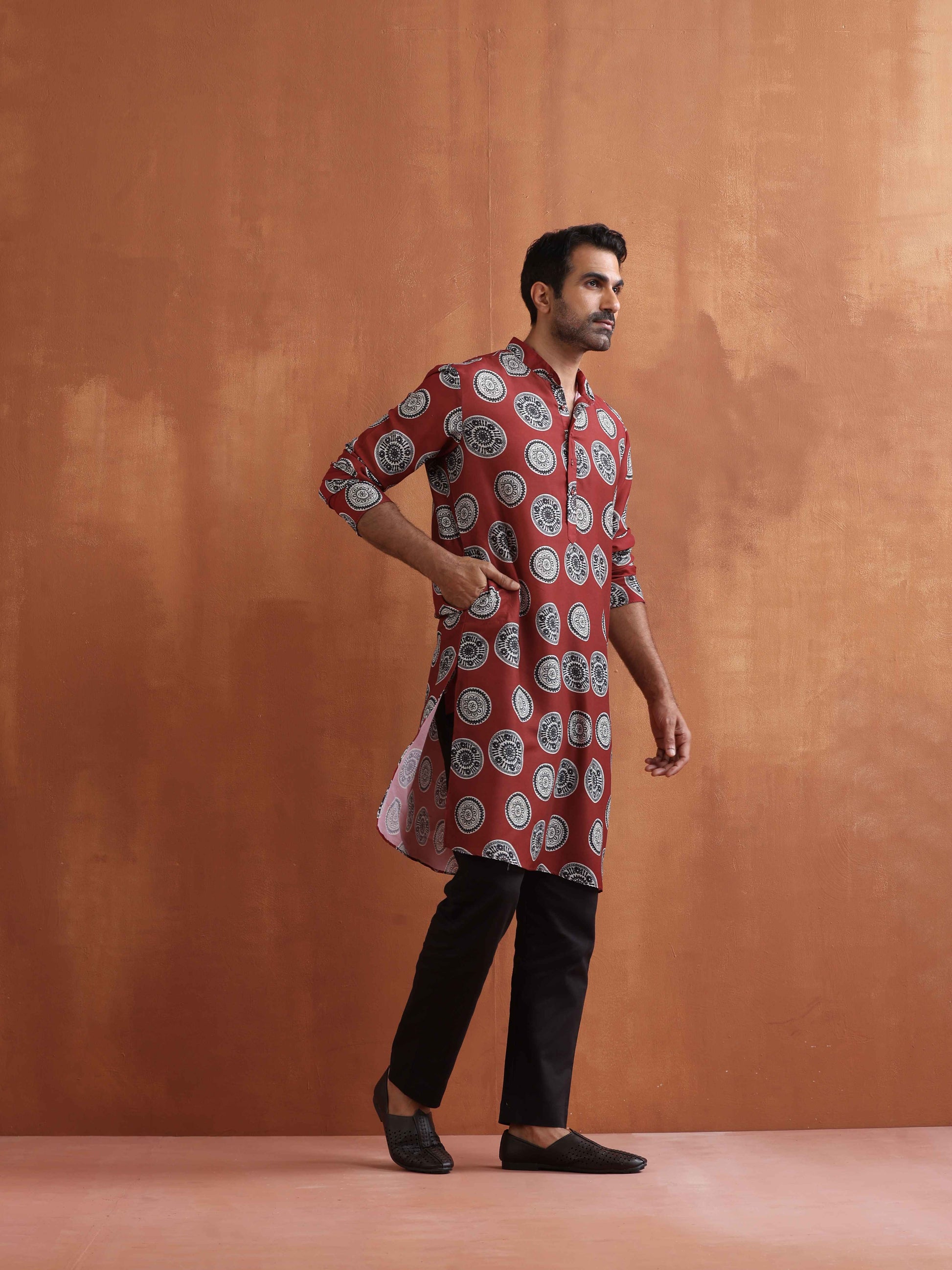 trueBrowns Men's Rust Printed Kurta | Swadesiicart