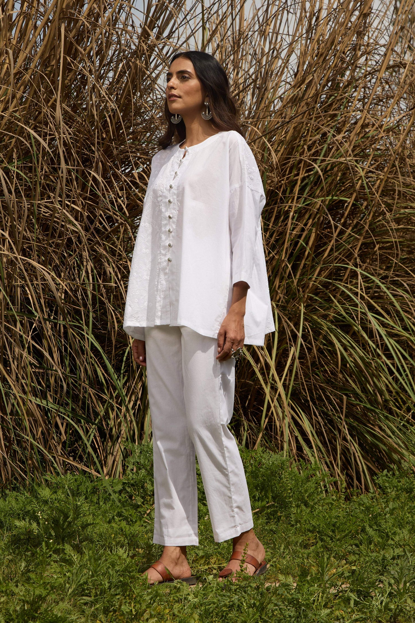 trueBrowns White Cotton Embroidered Relaxed Co-ord Set - Swadesiicart