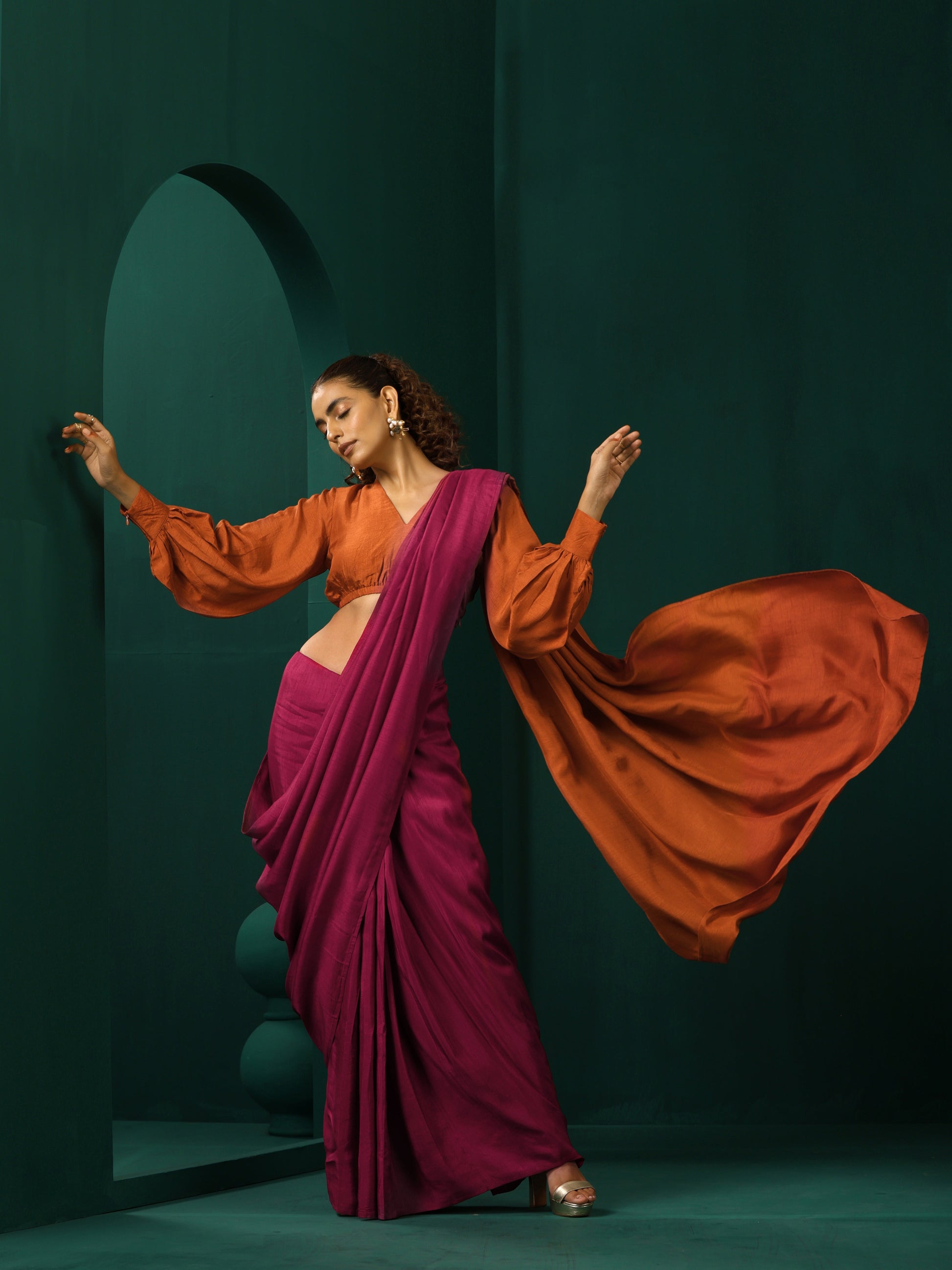 trueBrowns Maroon Rust Silk Ready To Wear Saree | Swadesiicart