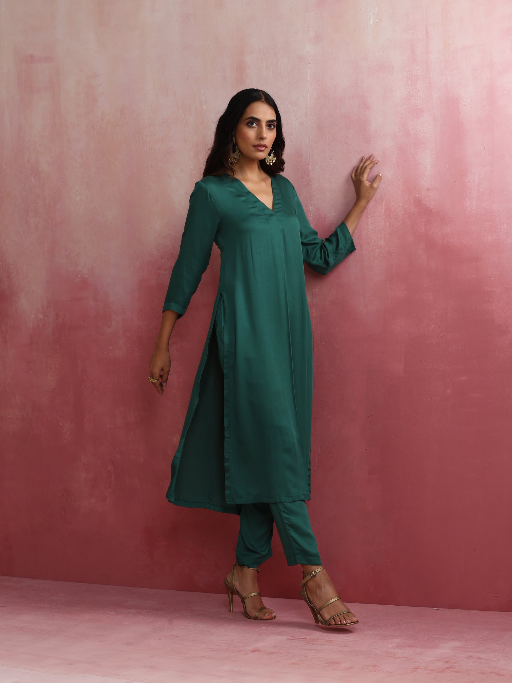 trueBrowns Green Modal Pleated Kurta Set | Swadesiicart