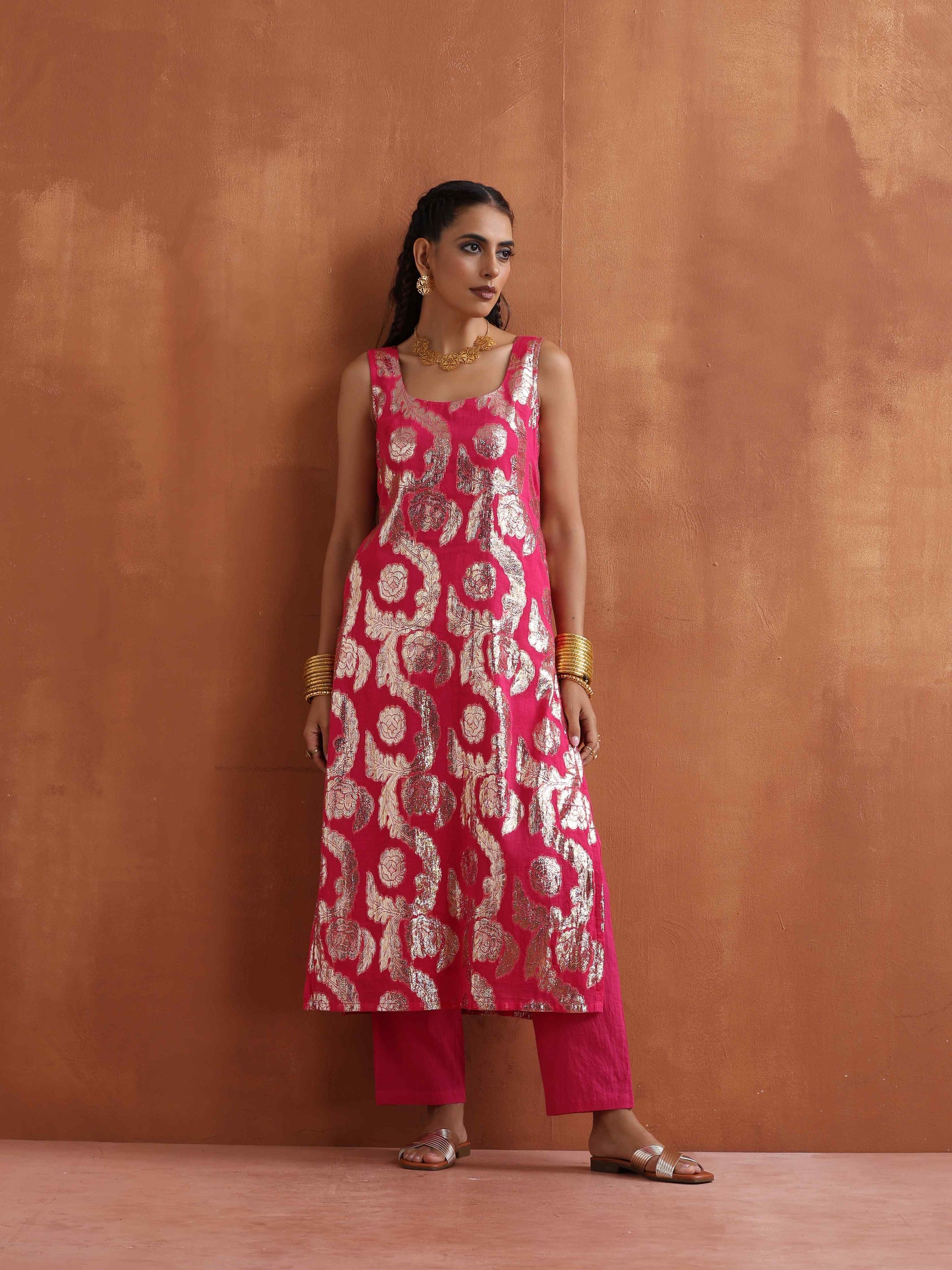 trueBrowns Pink Metallic Straight Kurta Set | Swadesiicart