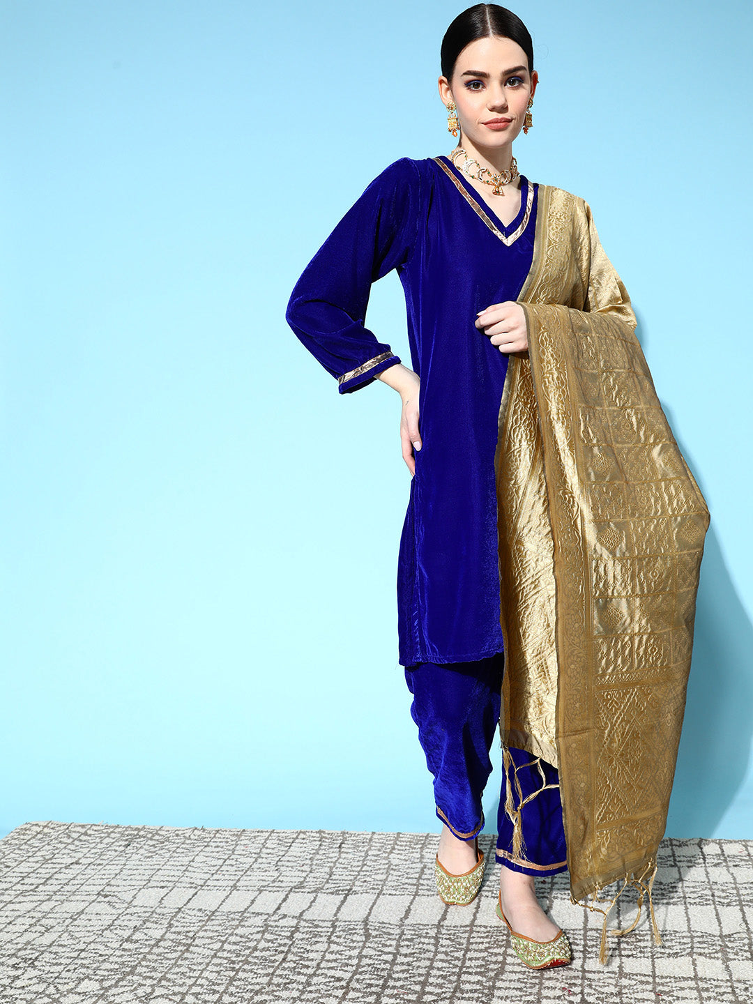 InWeave Women's Blue Velvet Kurta Set With Beige Brocade Dupatta - Swadesiicart