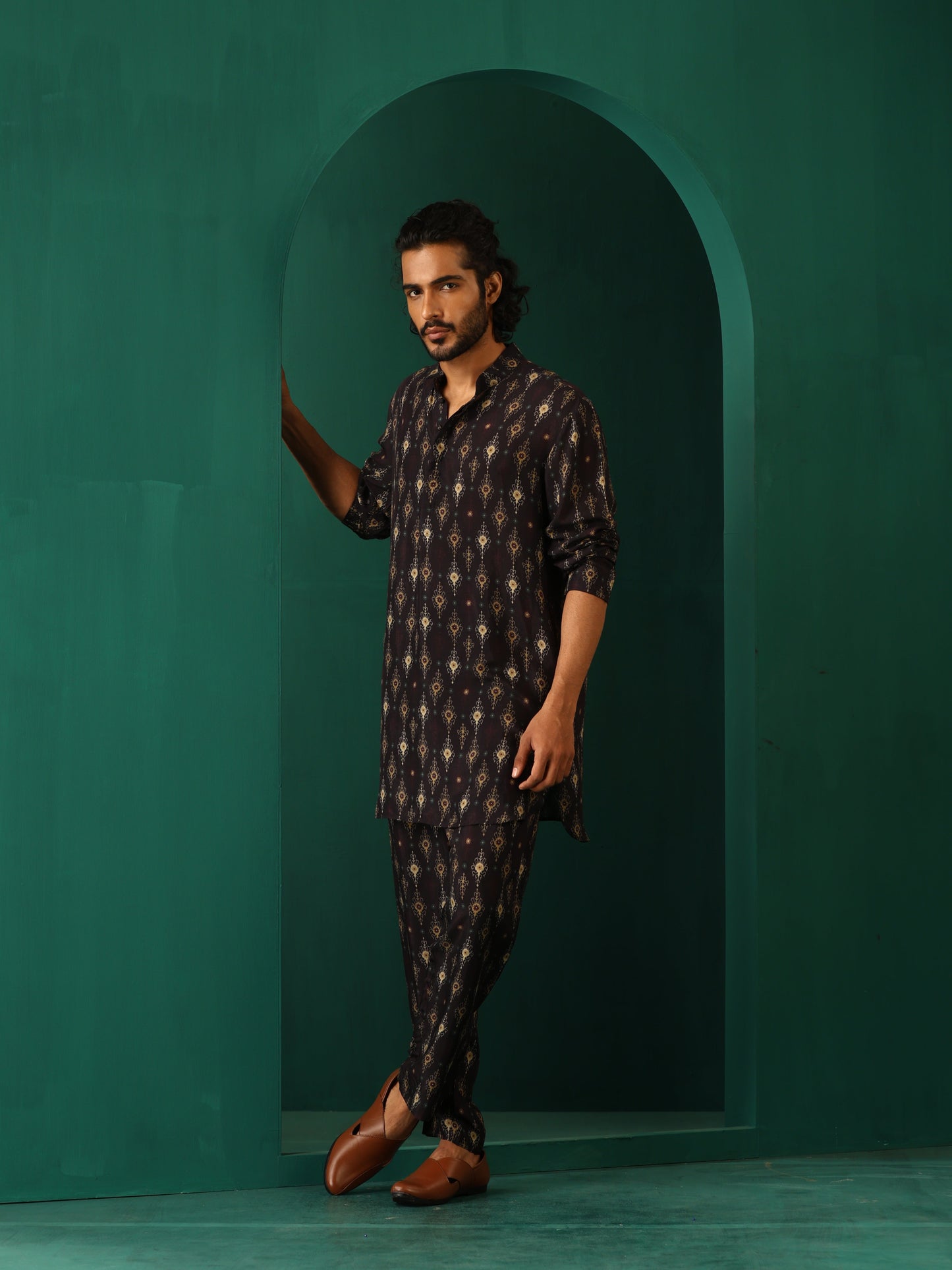 trueBrowns Men's Black Tonal Ikat Muslin Silk Printed Co-ord Set - Swadesiicart