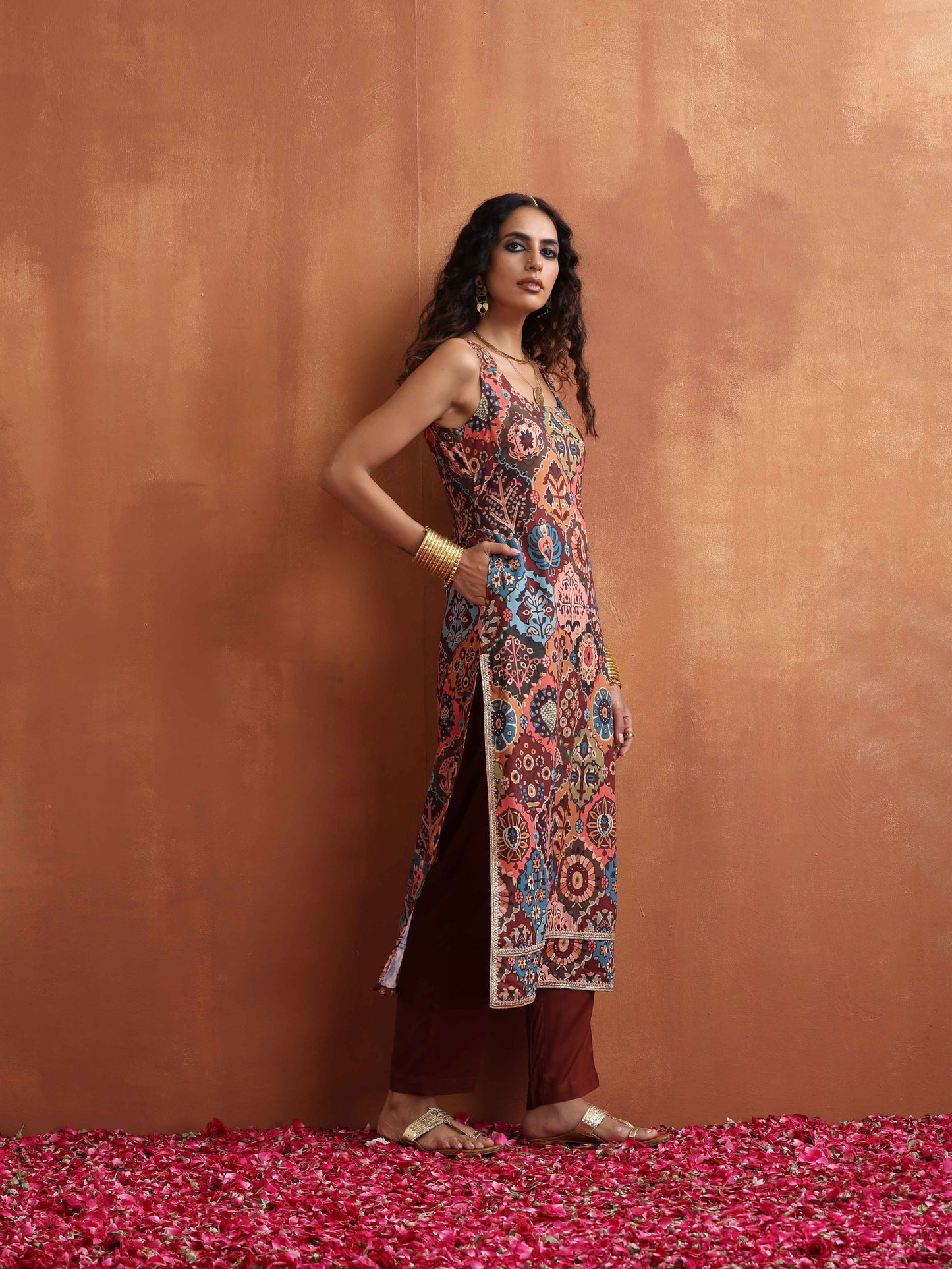 trueBrowns Cola Print Straight Kurta Set | Swadesiicart