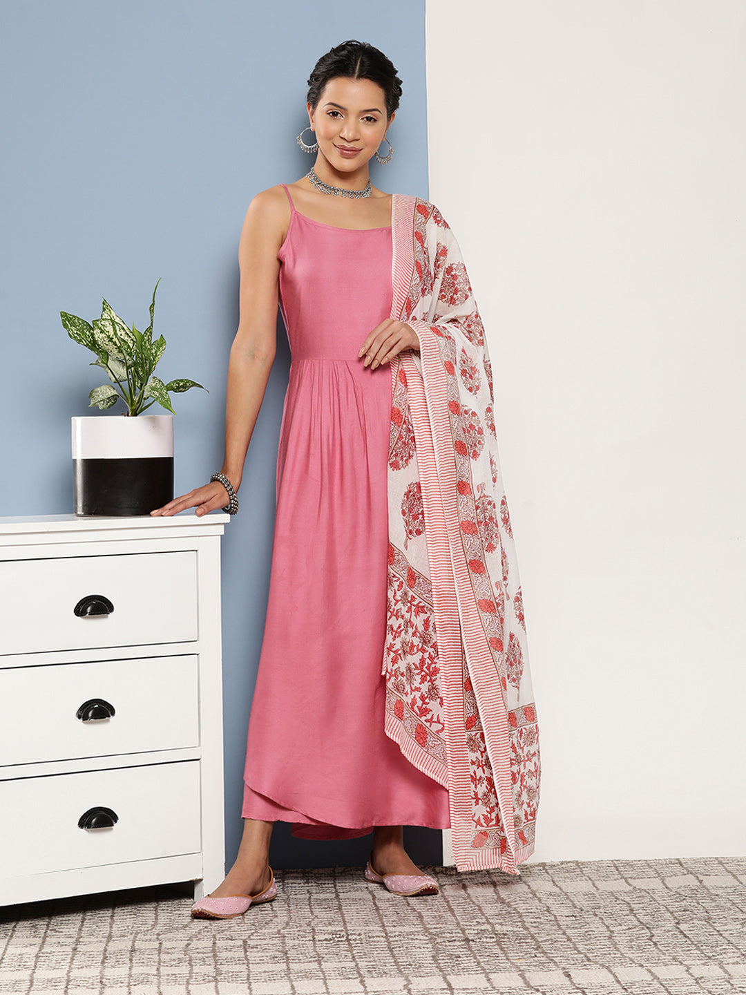 InWeave Women's Light Pink Ray Strappy Set With Red Big Floral Cotton Dupatta - Swadesiicart